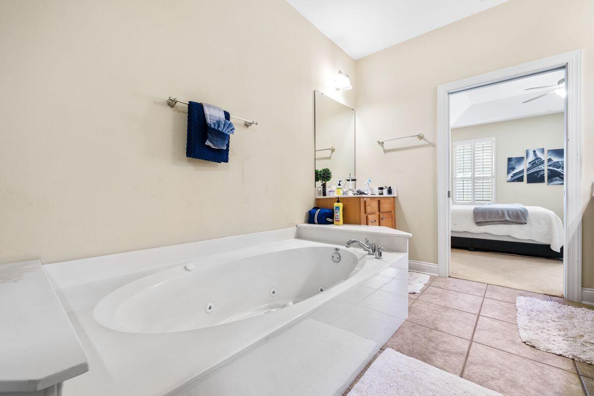 DIAMOND LAKES - Residential