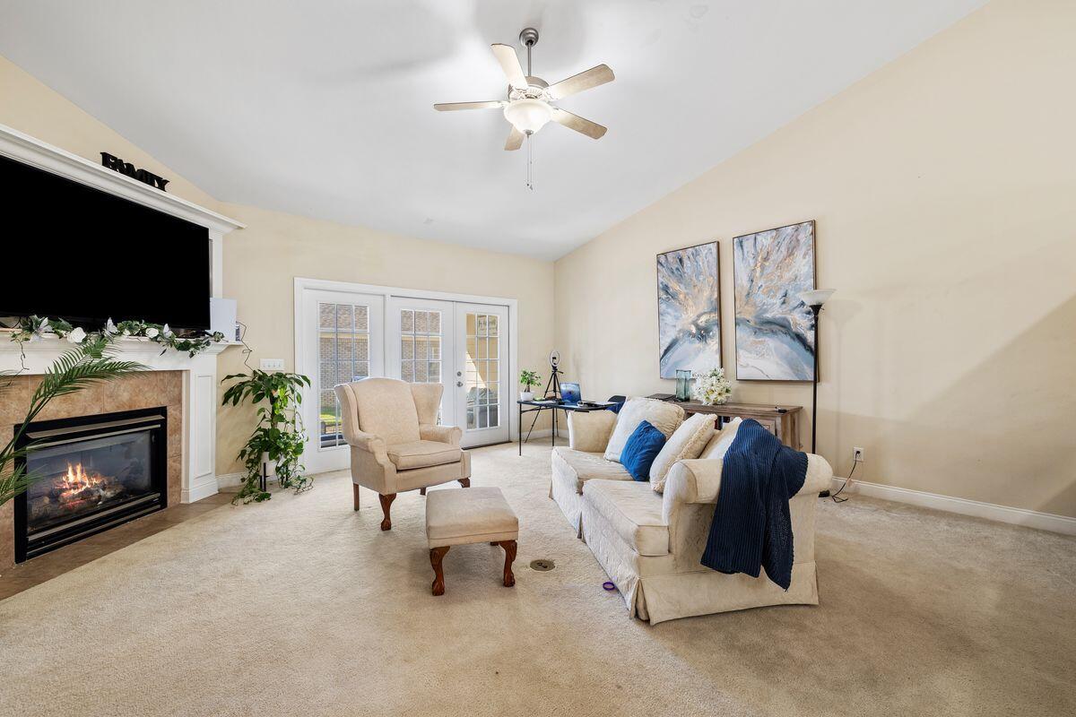 DIAMOND LAKES - Residential