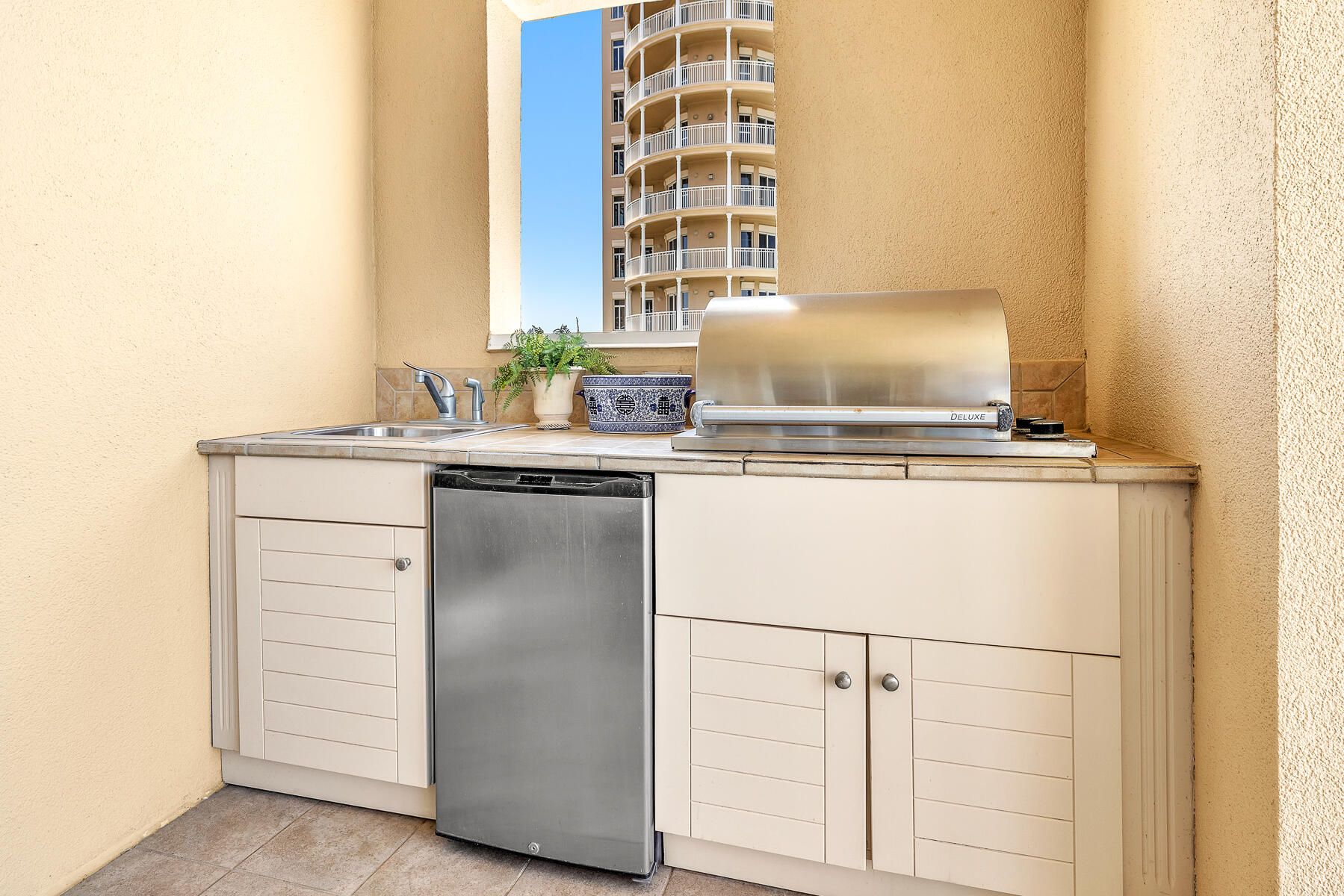 ONE WATER PLACE - Residential