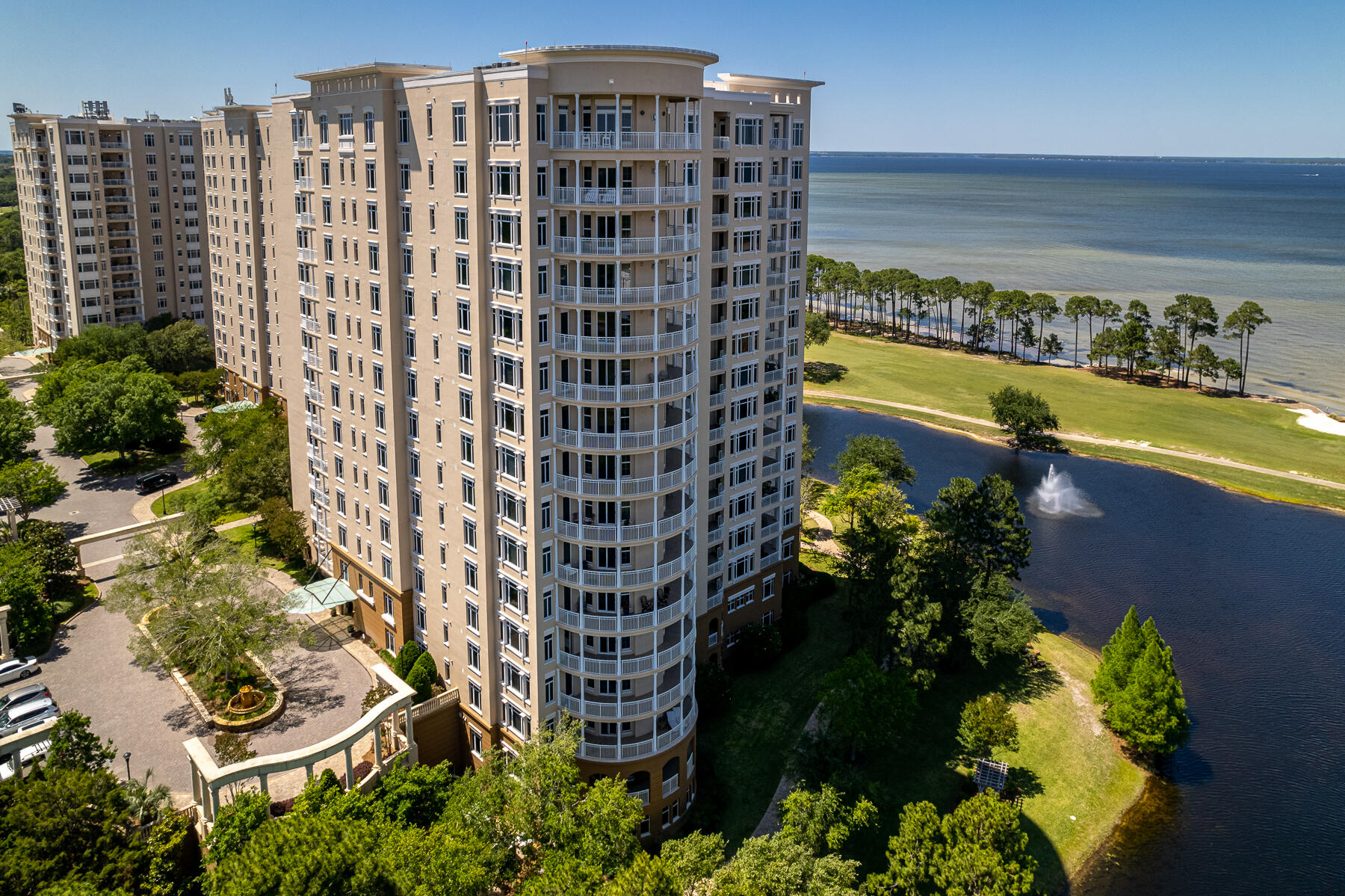 ONE WATER PLACE - Residential