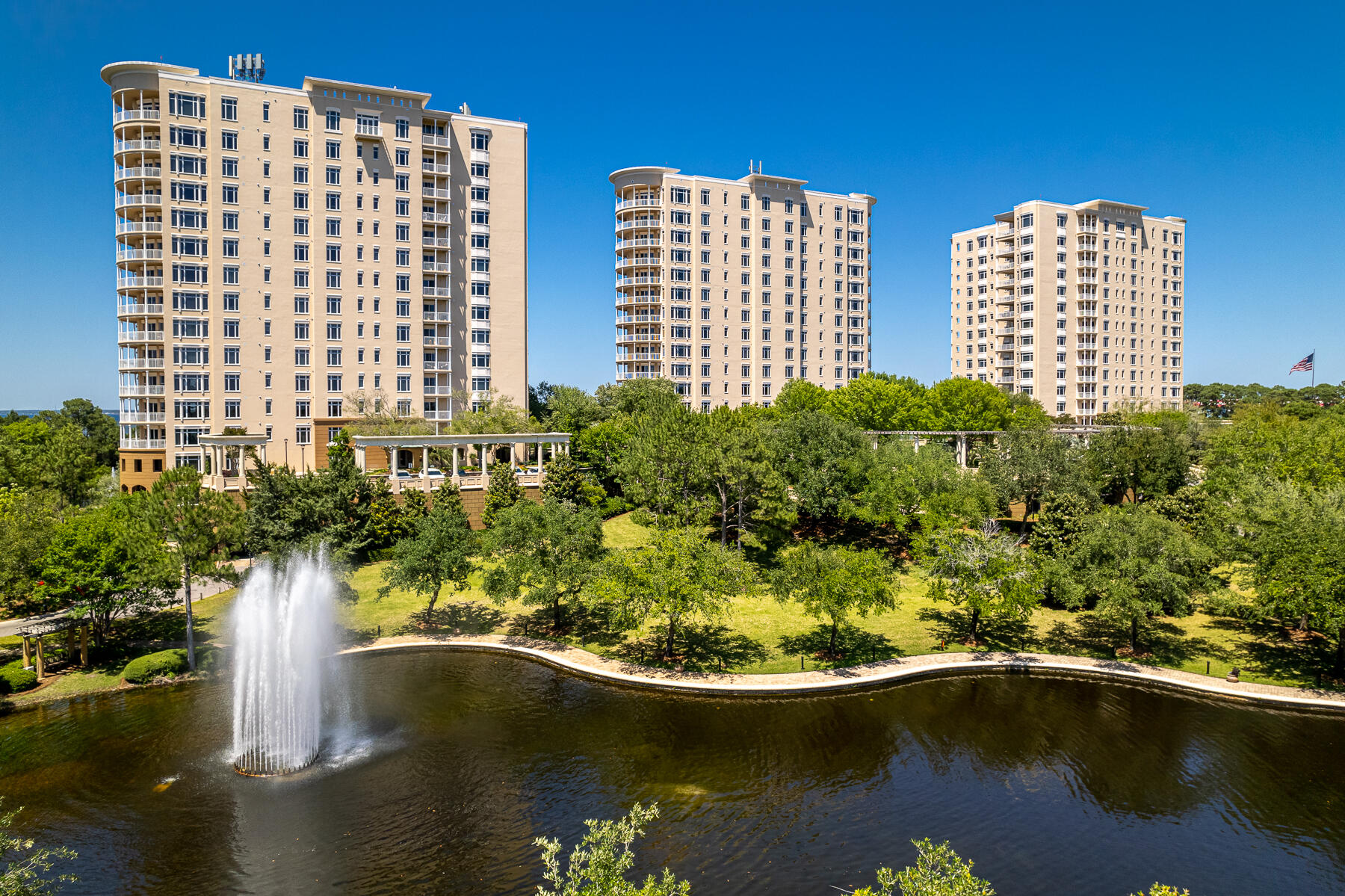 ONE WATER PLACE - Residential