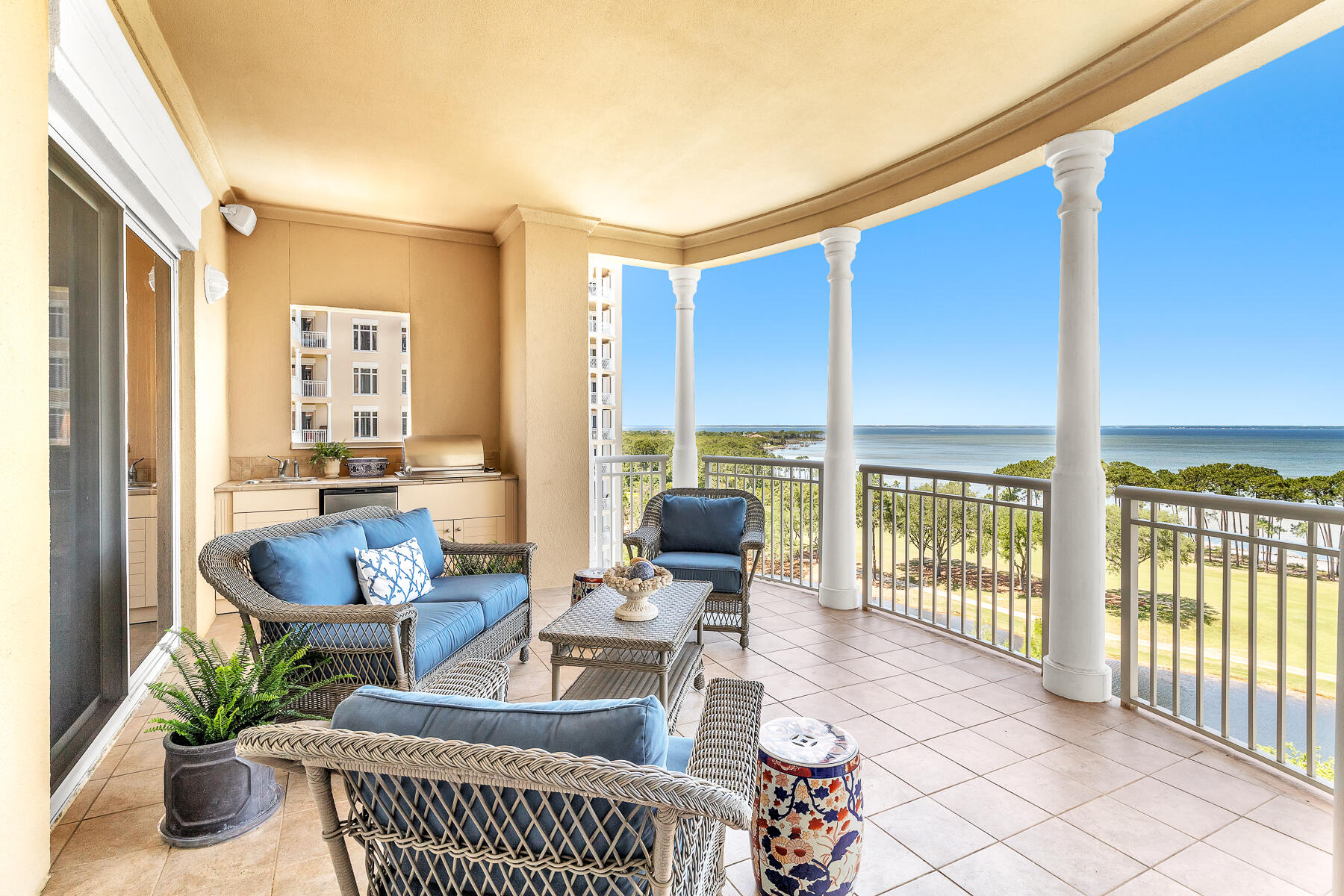 ONE WATER PLACE - Residential