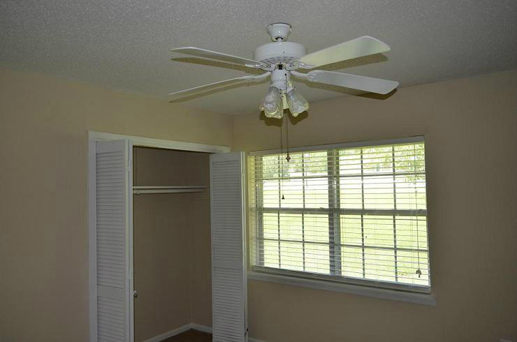 TEN LAKE ESTATES UNIT 1 - Residential