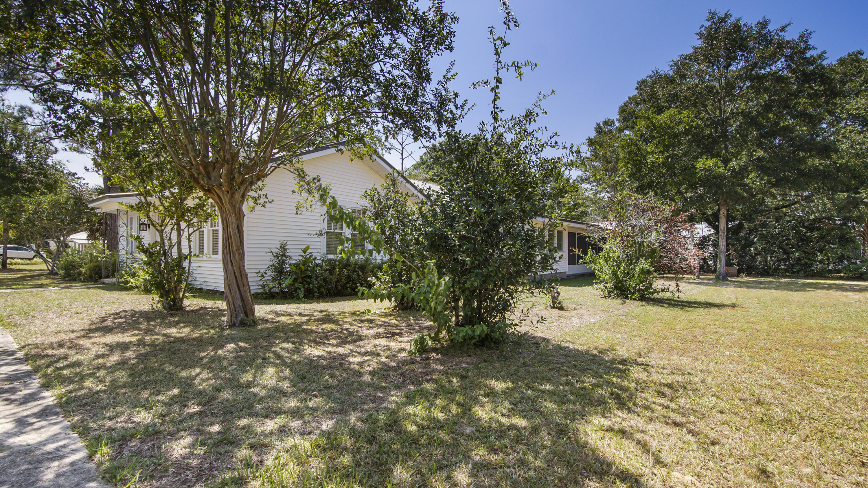 TOWN OF DEFUNIAK SPRINGS - Residential