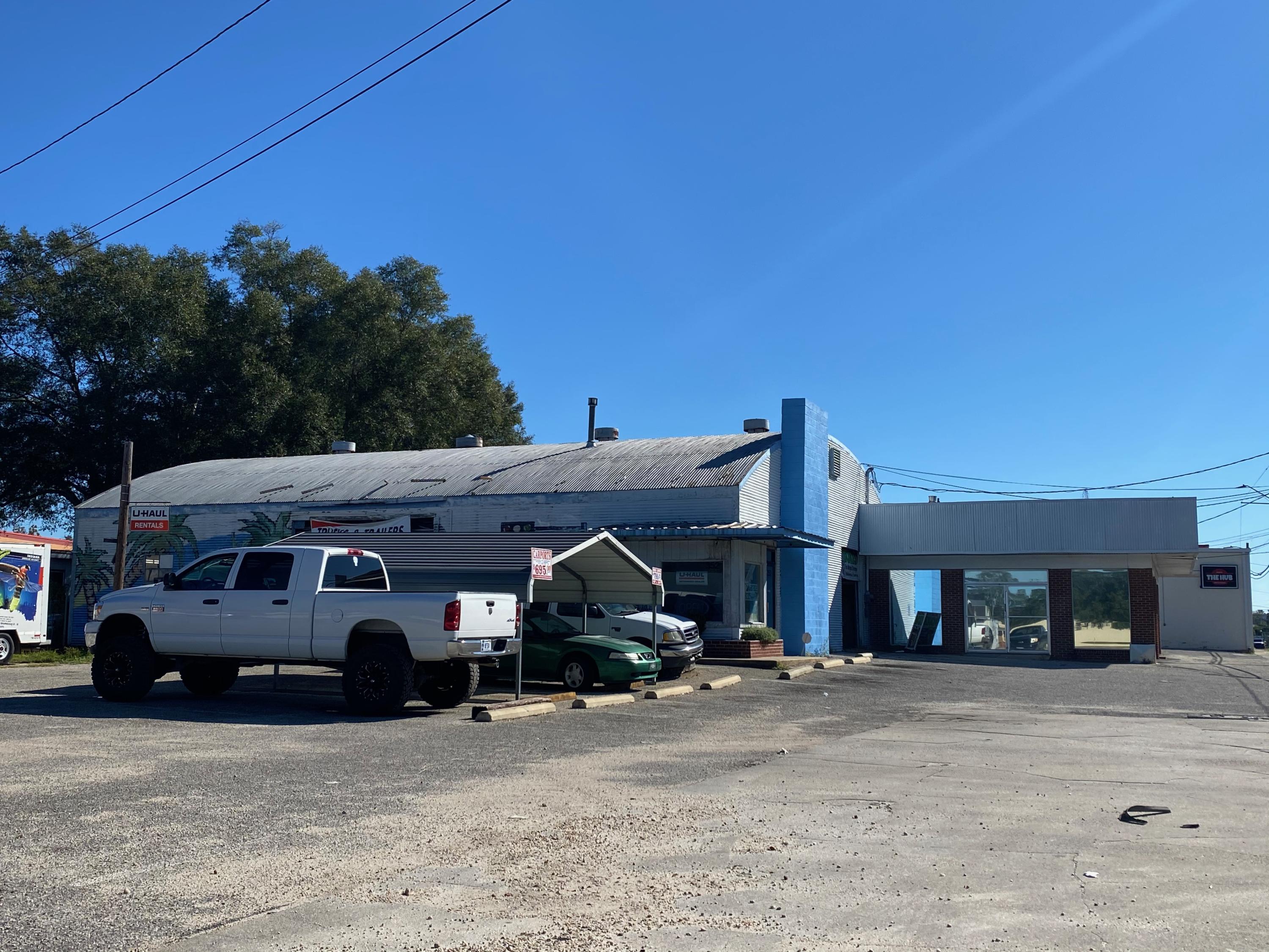 Main image without alt text