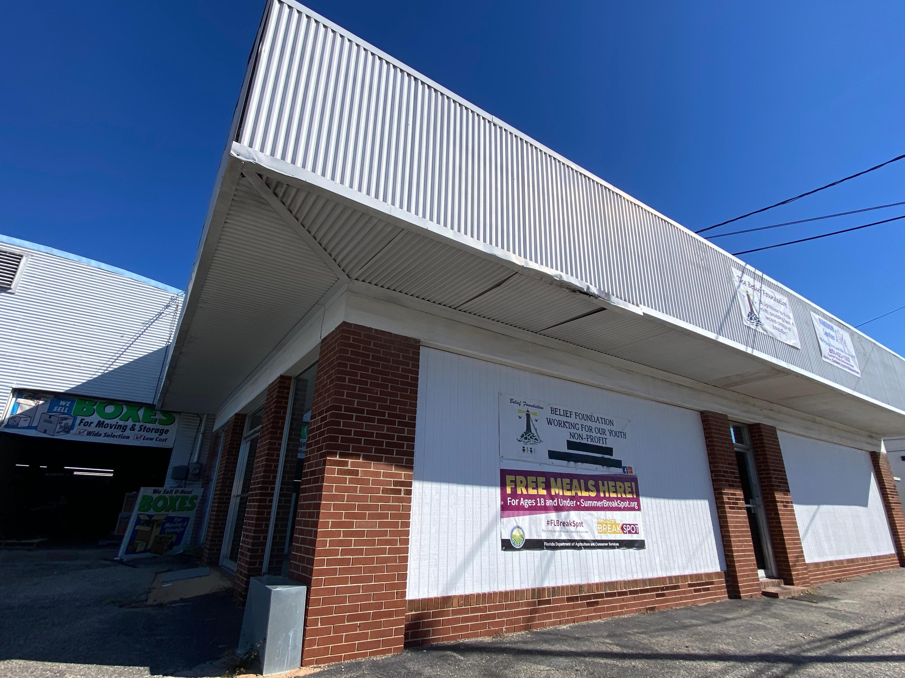 Main image without alt text