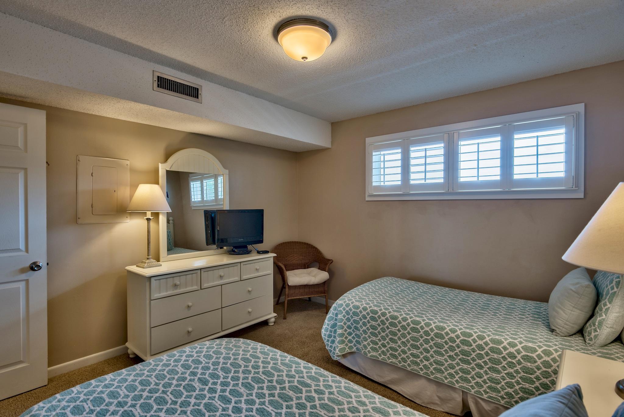 ISLANDER CONDO PH 2 - Residential