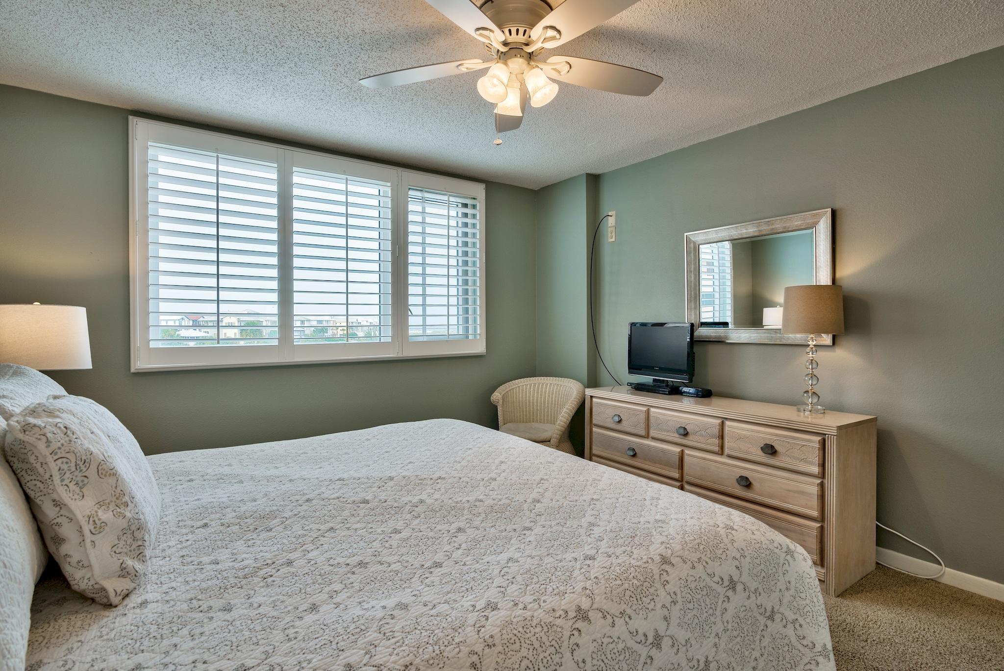 ISLANDER CONDO PH 2 - Residential
