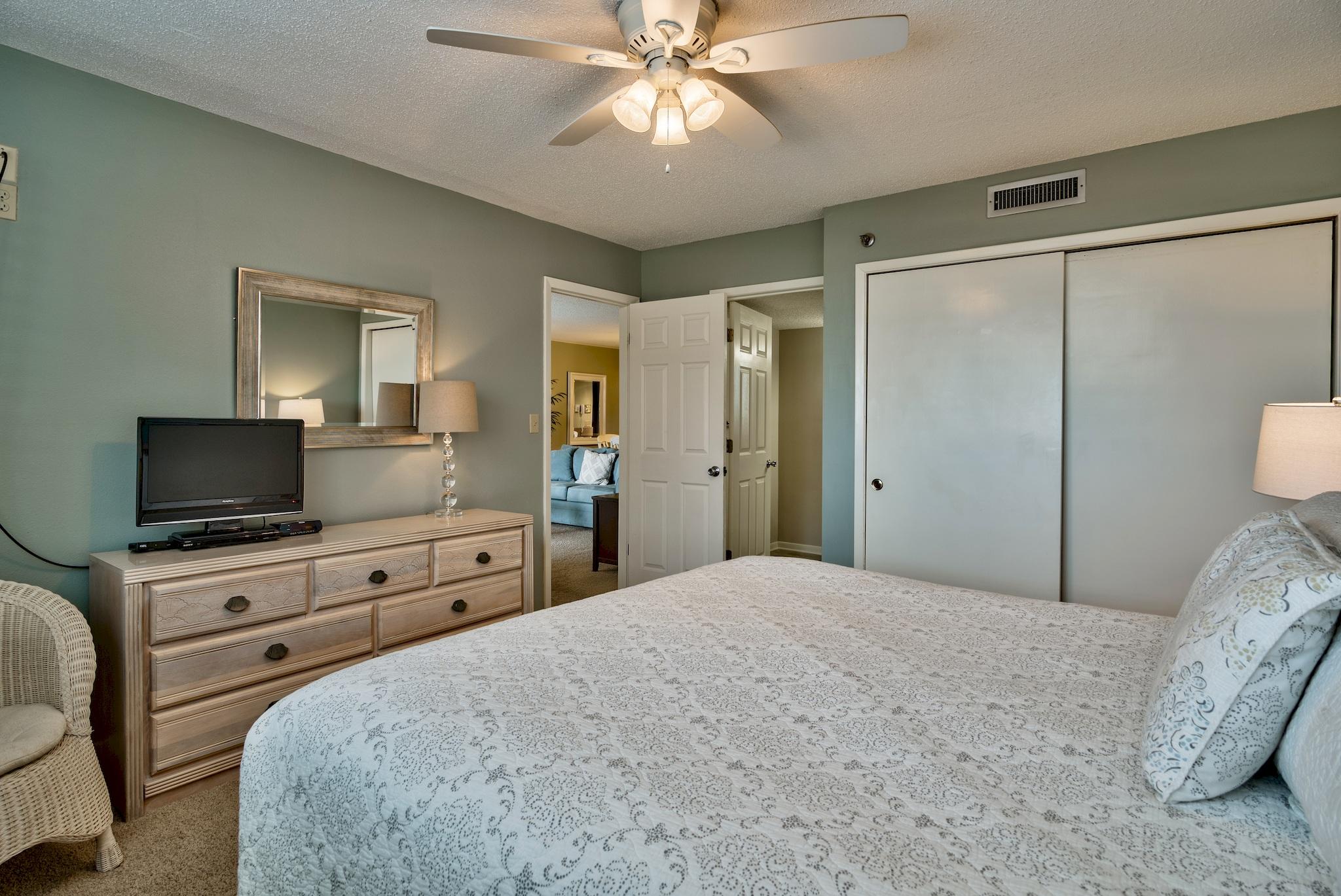 ISLANDER CONDO PH 2 - Residential