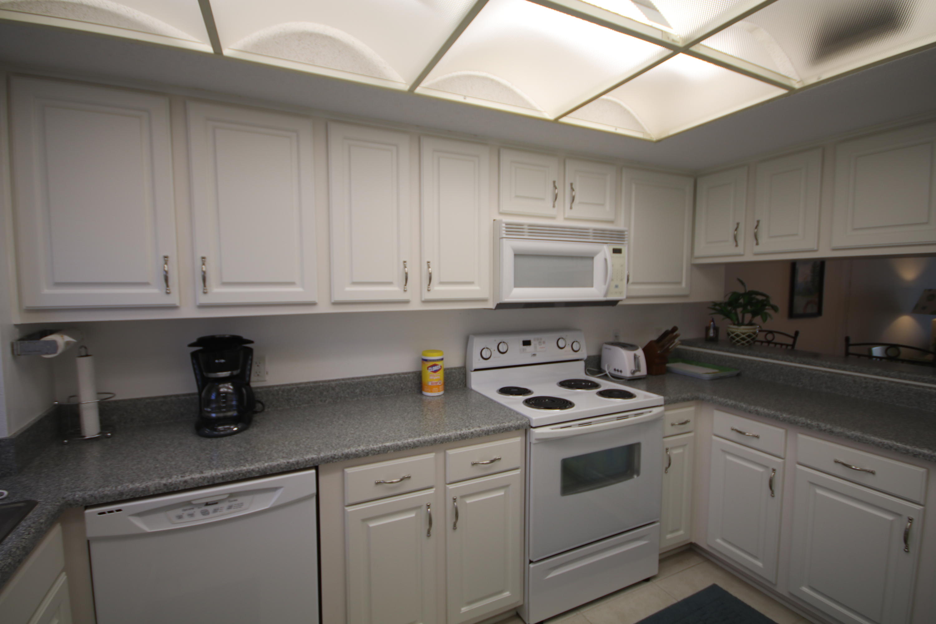 EL MATADOR CONDO - Residential