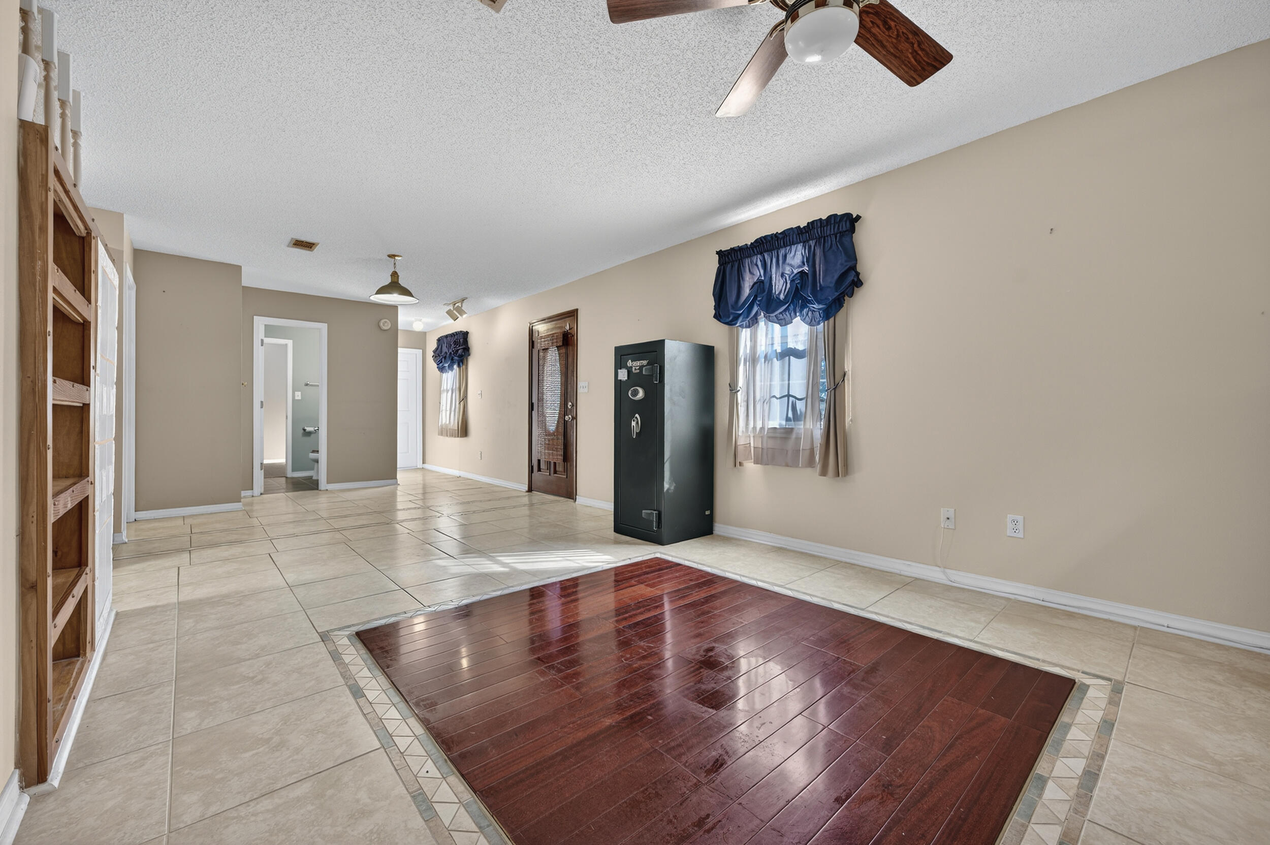 NO RECORDED SUBDIVISION - Residential