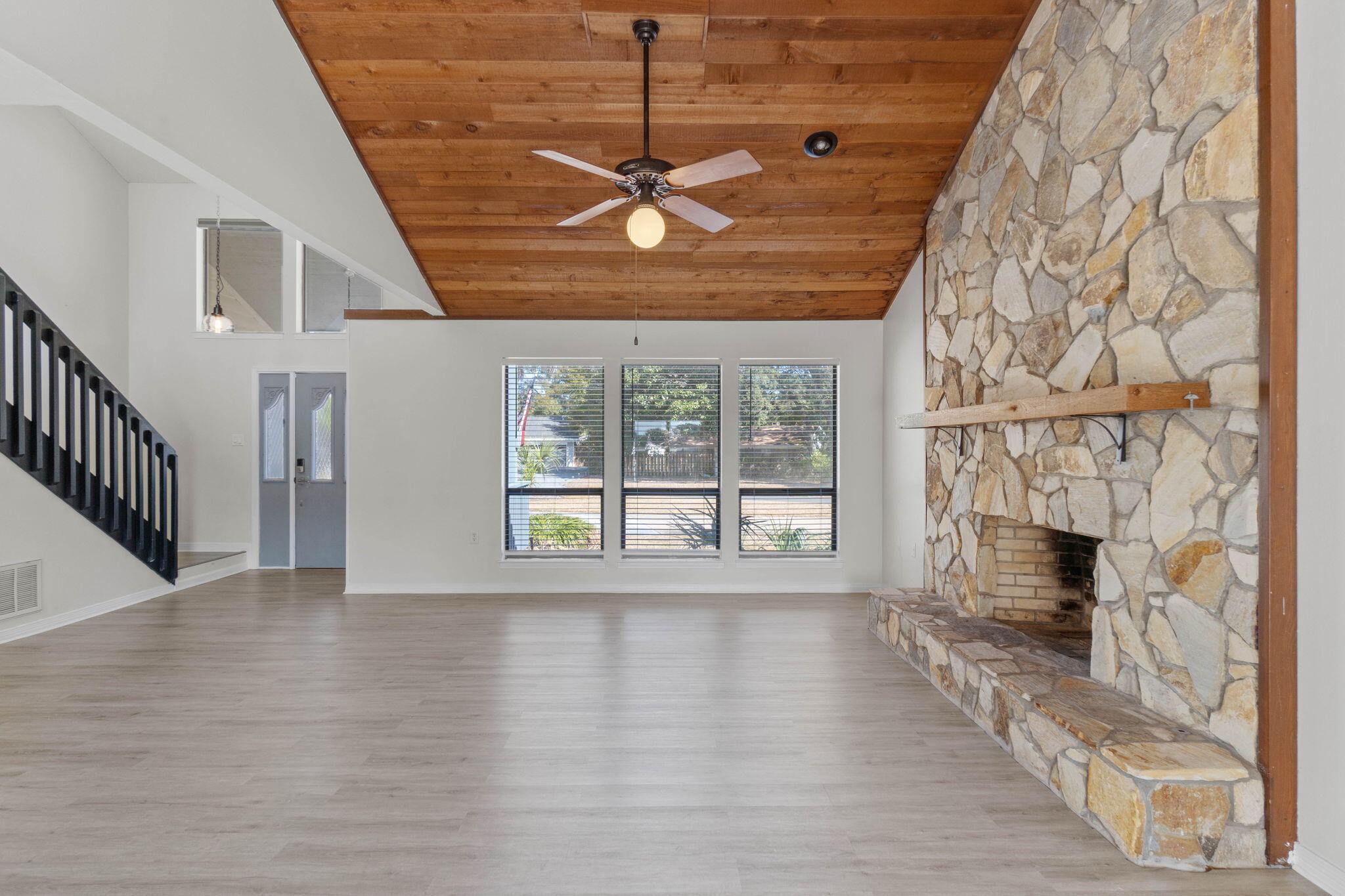 LAKE LORRAINE ESTATES - Residential