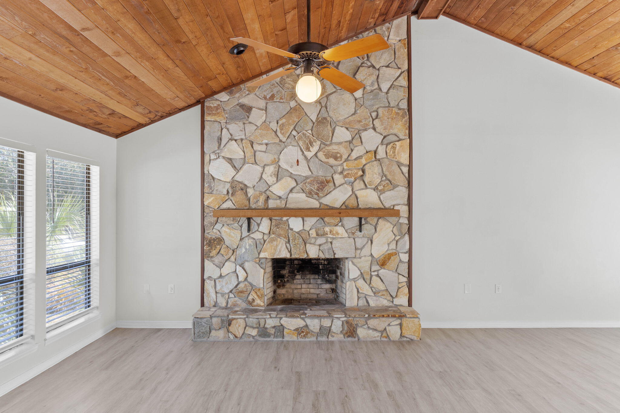 LAKE LORRAINE ESTATES - Residential