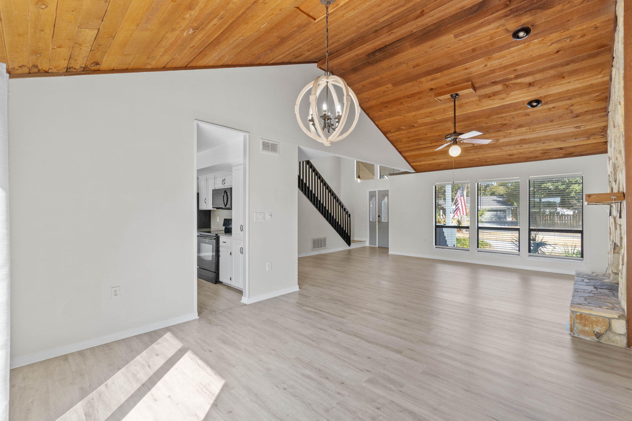 LAKE LORRAINE ESTATES - Residential