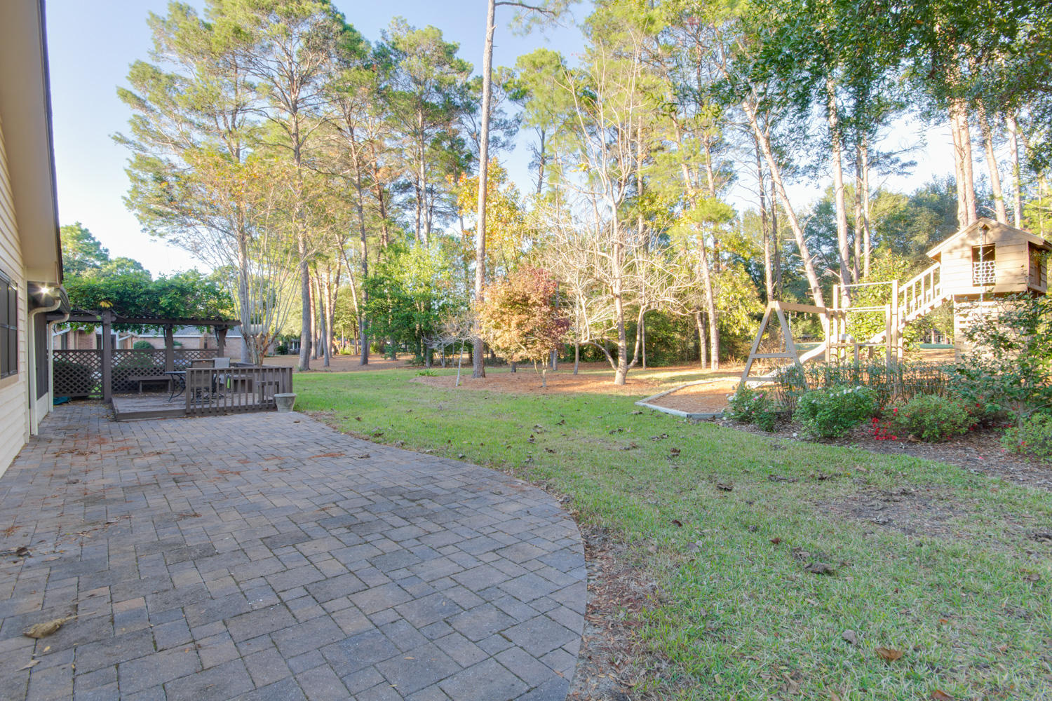 ROCKY BAYOU COUNTRY CLUB ESTATES 3 - Residential