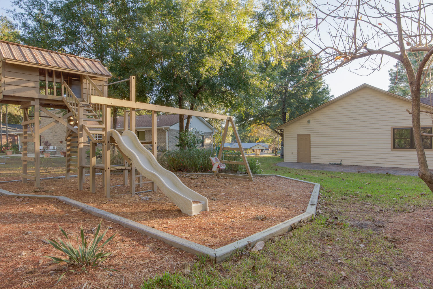 ROCKY BAYOU COUNTRY CLUB ESTATES 3 - Residential