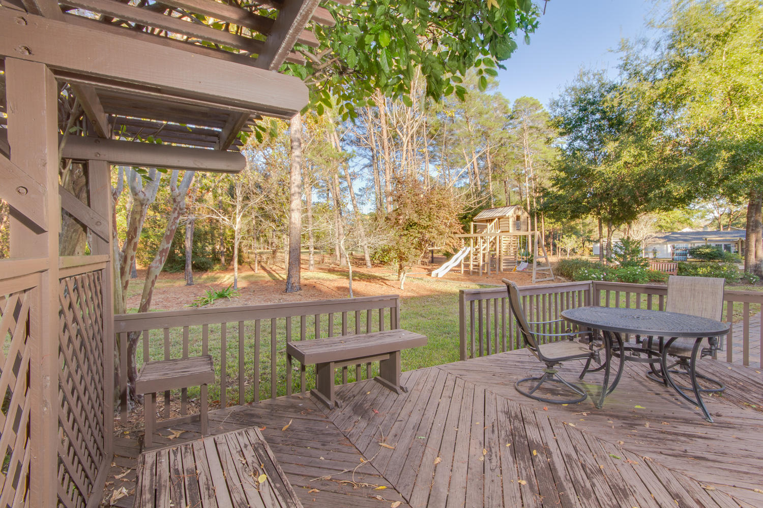 ROCKY BAYOU COUNTRY CLUB ESTATES 3 - Residential