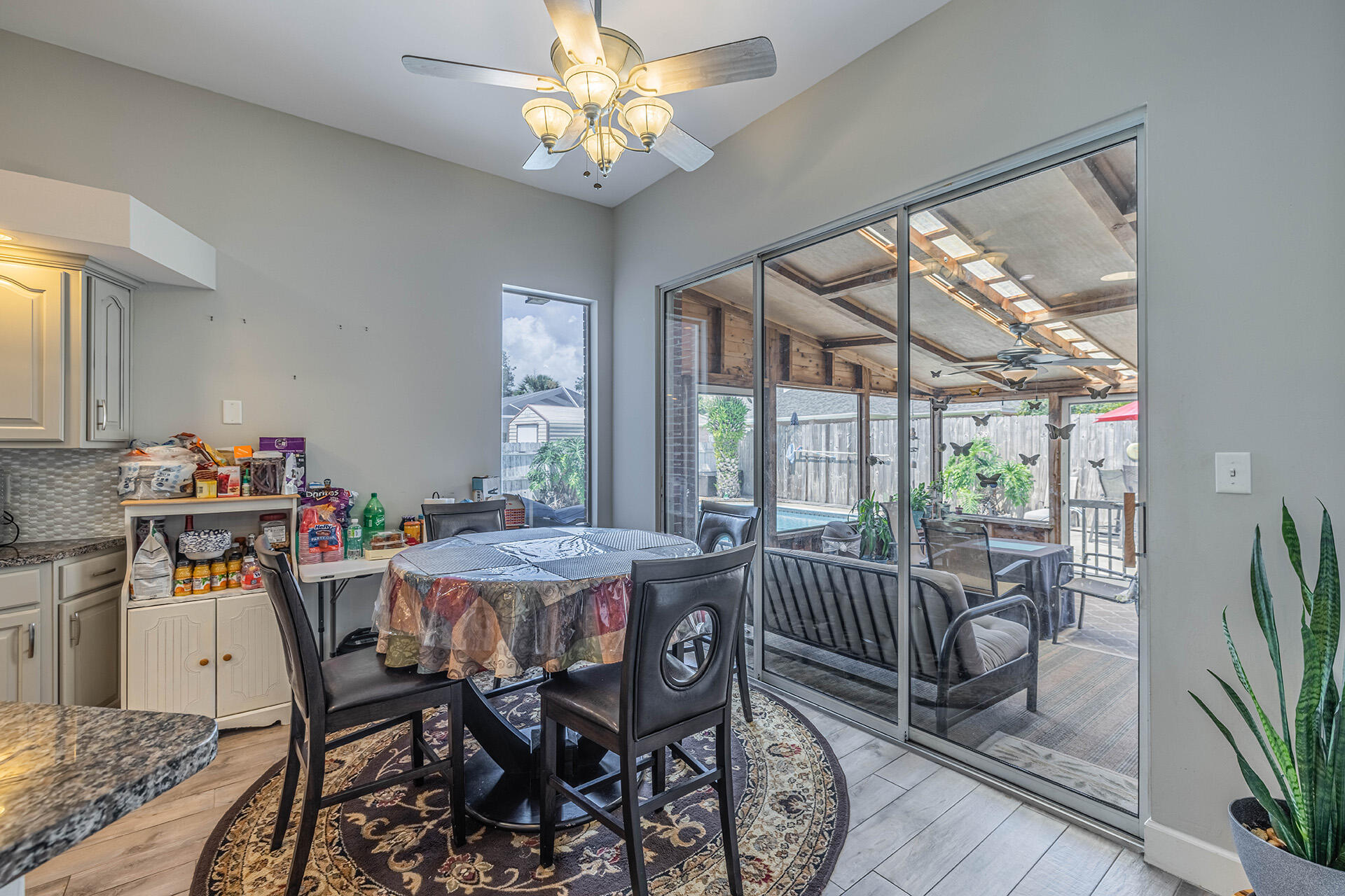 CASTELAR - Residential