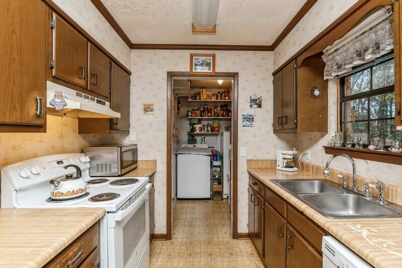 NO RECORDED SUBDIVISION - Residential