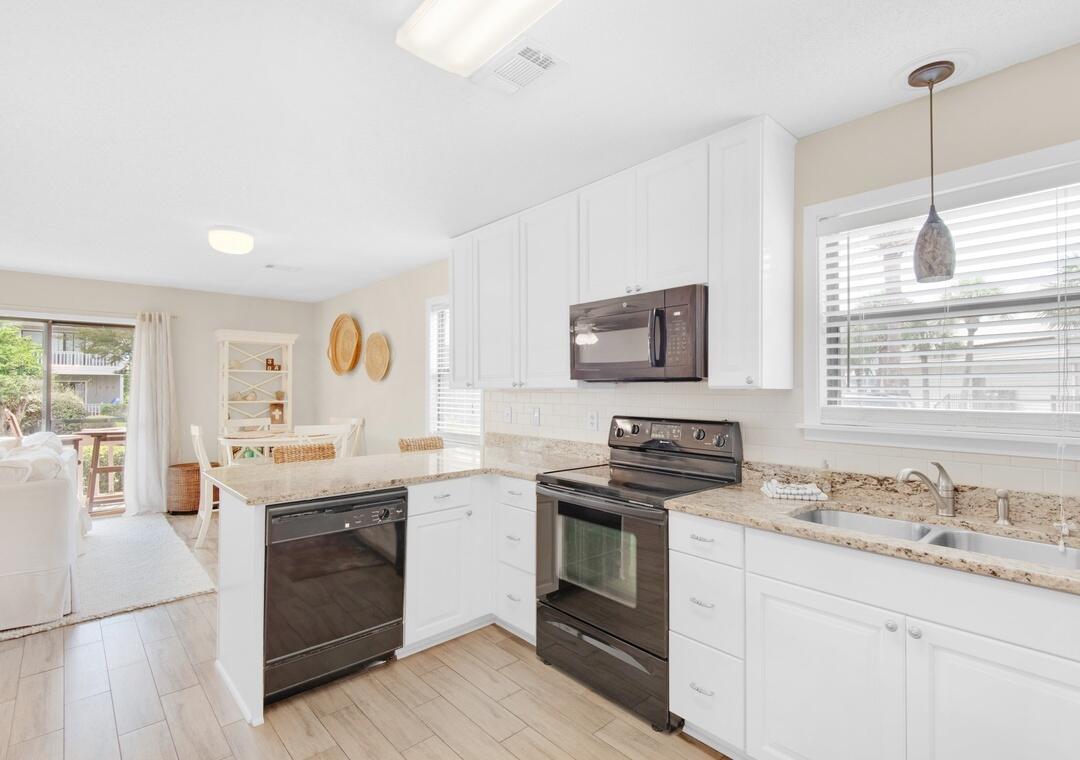 BEACHWOOD VILLAS CONDO - Residential