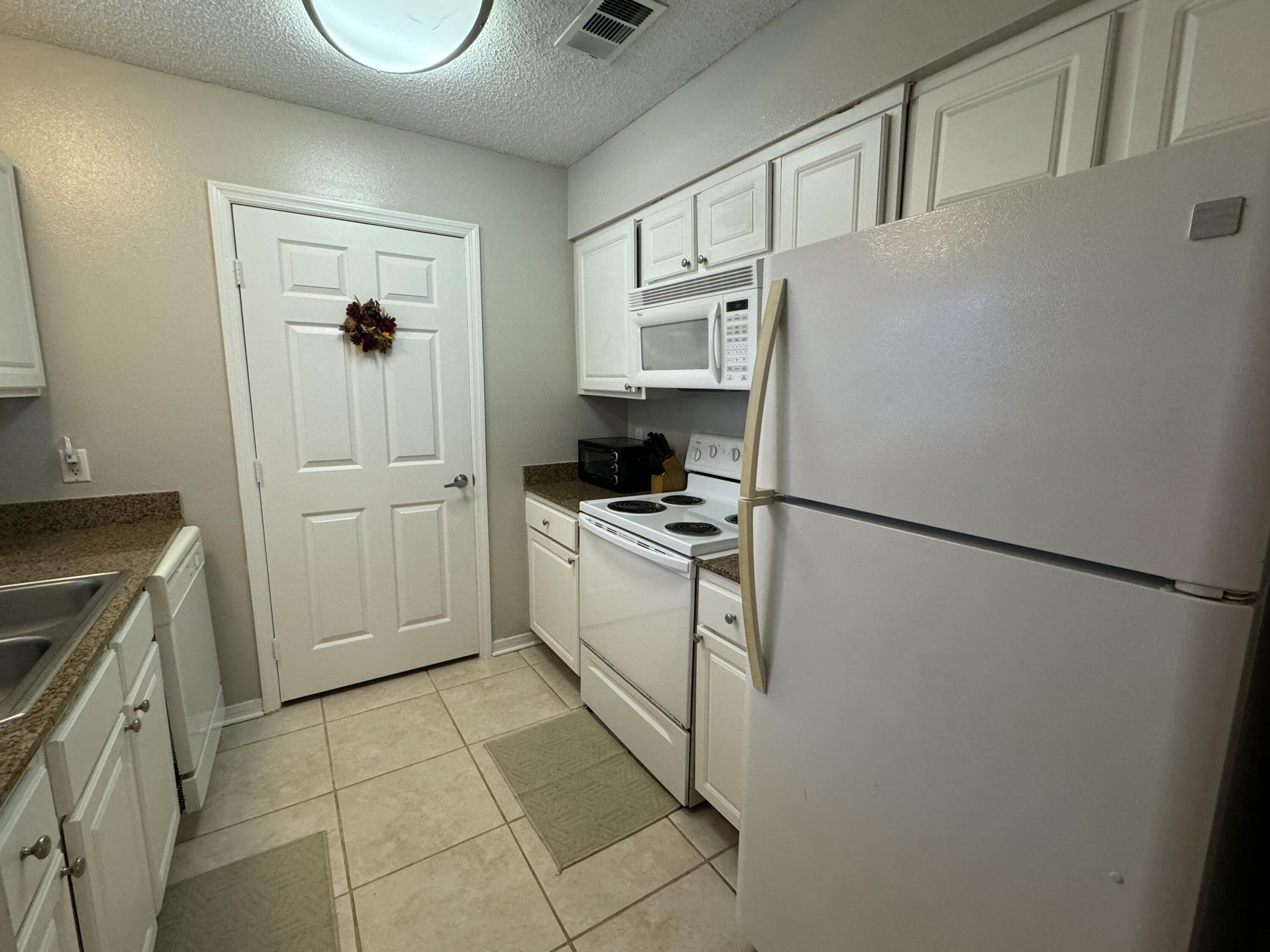 THE FLORIDA CLUB - Residential Lease