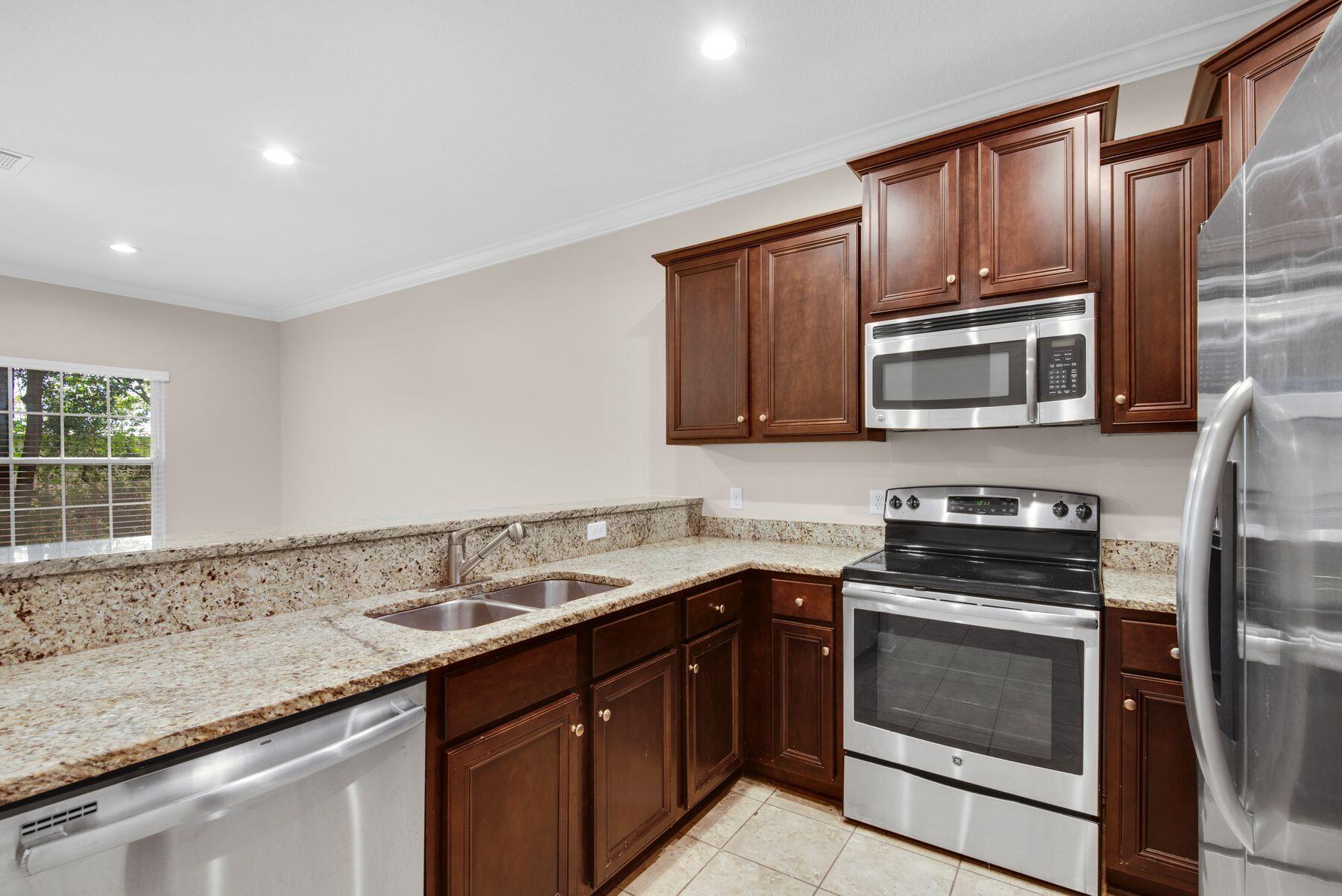WATER OAKS T/H - Residential