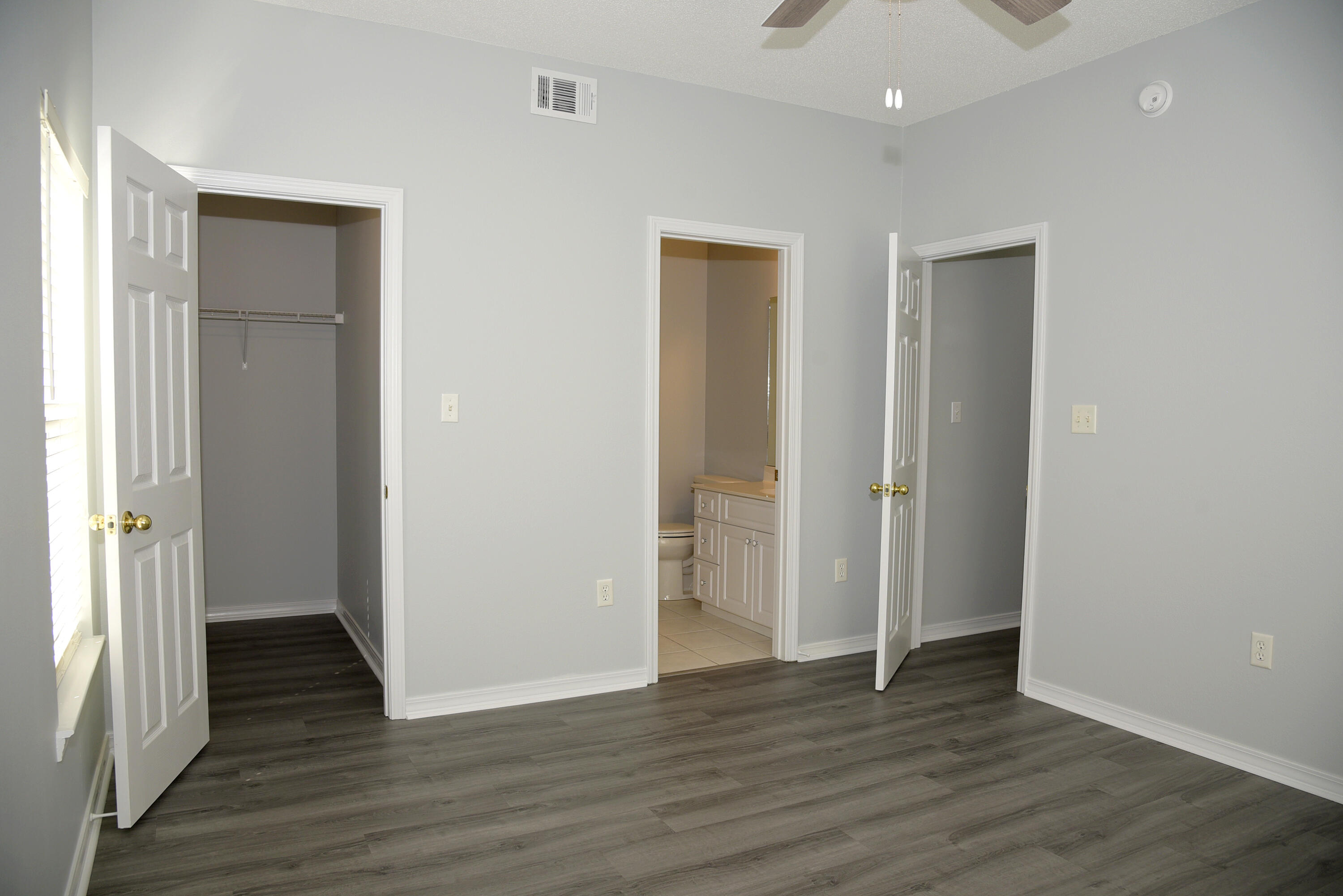 THE OAKS AT NICEVILLE PH II - Residential Lease