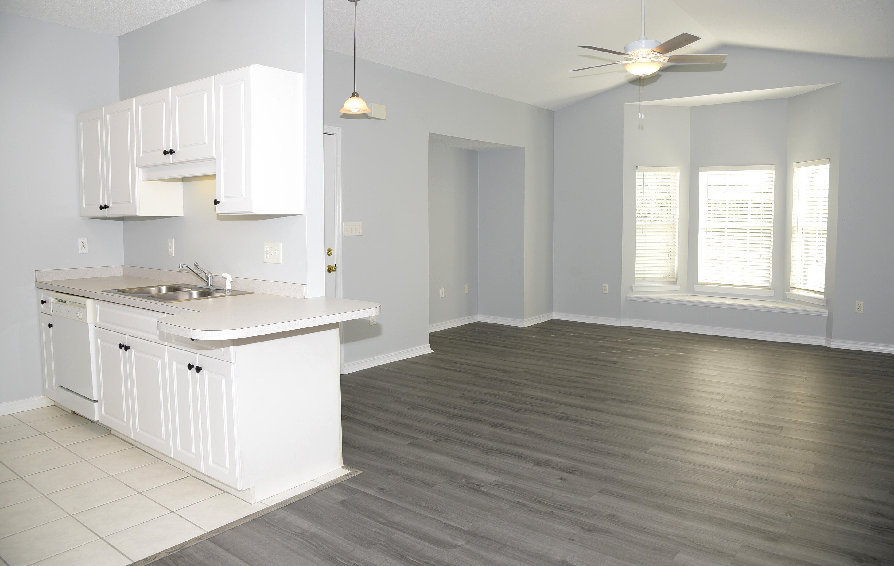 THE OAKS AT NICEVILLE PH II - Residential Lease