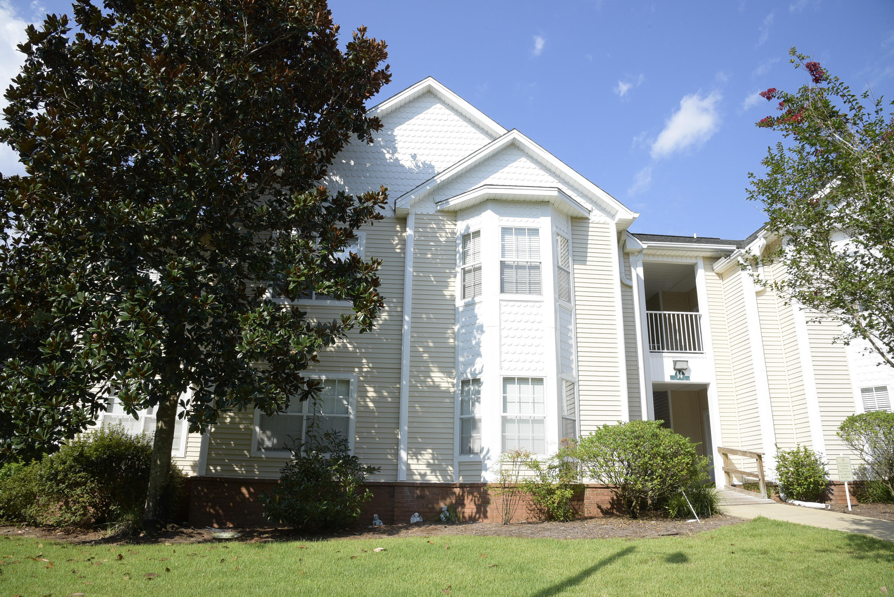 THE OAKS AT NICEVILLE PH II - Residential Lease