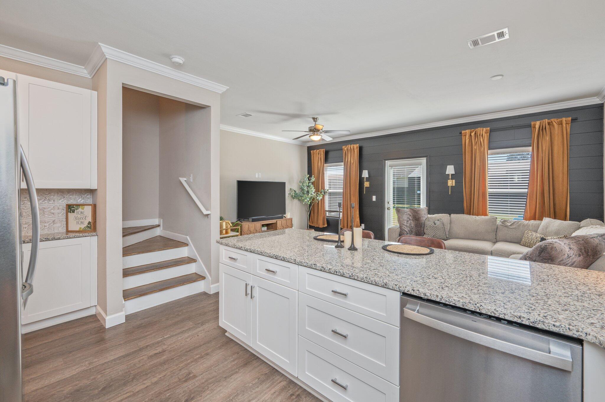 stable lanes - Residential Lease