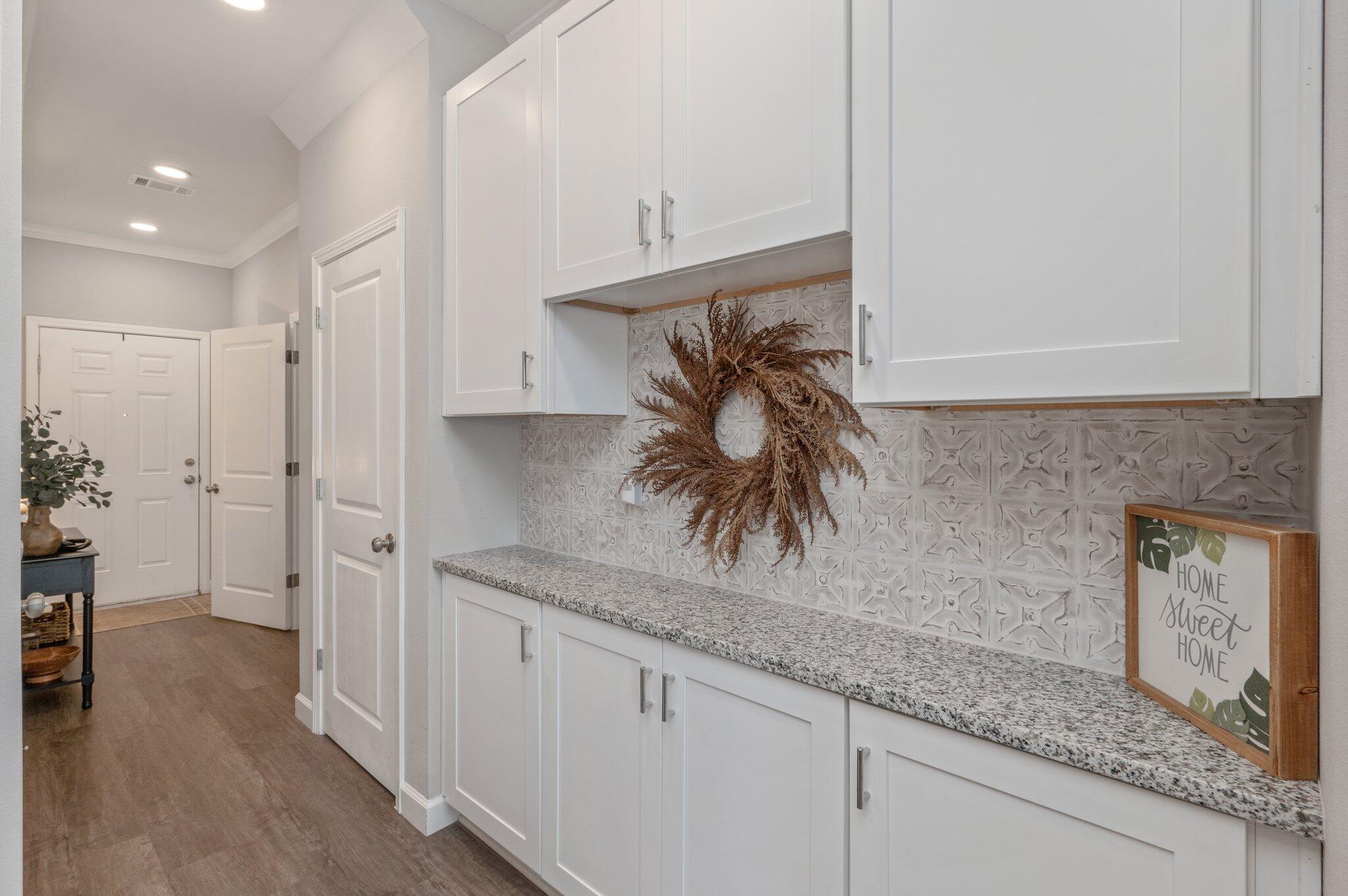 stable lanes - Residential Lease