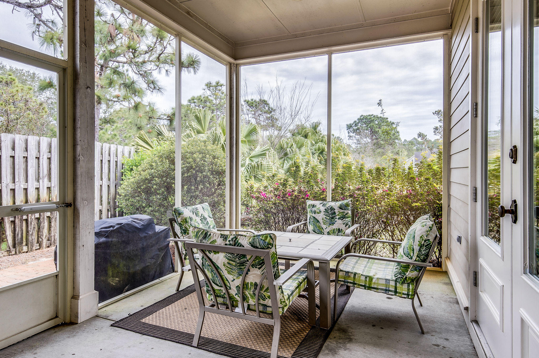 BUNGALOS AT SANDESTIN - Residential