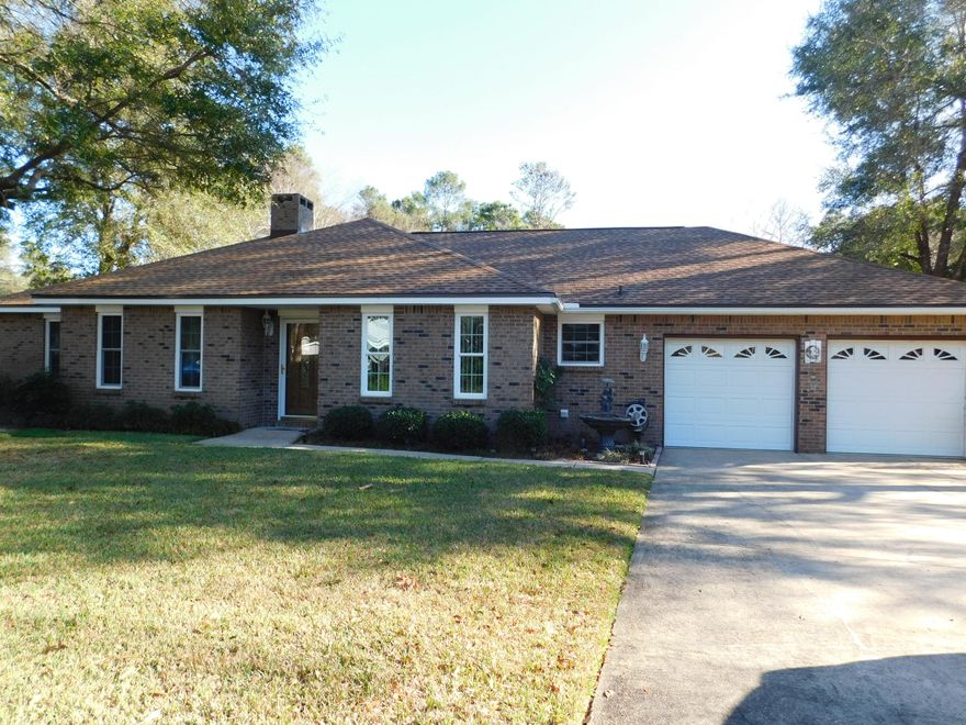 This fantastic home located on a cul-de-sac in Rocky Bayou has been meticulously maintained. Sellers have taken pride in the upkeep and remodel of this home. Every detail has been taken care of so buyers only have to move in and enjoy. Sellers installed a brand-new roof in 2016, New hot water heater in 2016, new windows installed in 2010, and new Trane HVAC in 2004. All new kitchen (2004), with new appliances, new cabinets and new Corian countertops. Master bedroom was remoded with hardwood floors and all new gorgeous master bath. Master bath now has a tiled walk-in shower with insets, all new custom cabinets, new sinks, mirrors and granite countertops. All new master closet (8x7) with custom built ins.
