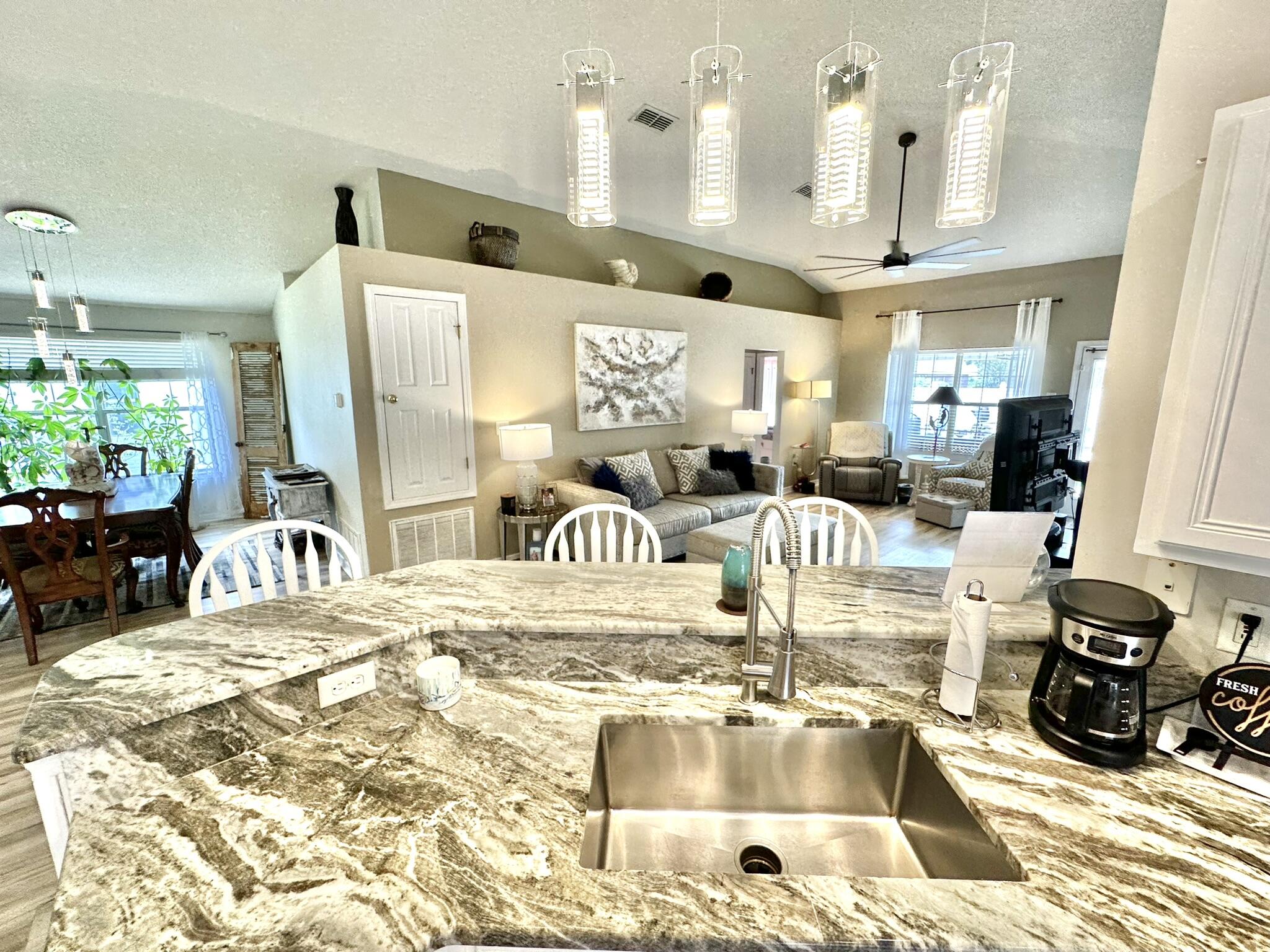 PARADISE RETREAT - Residential
