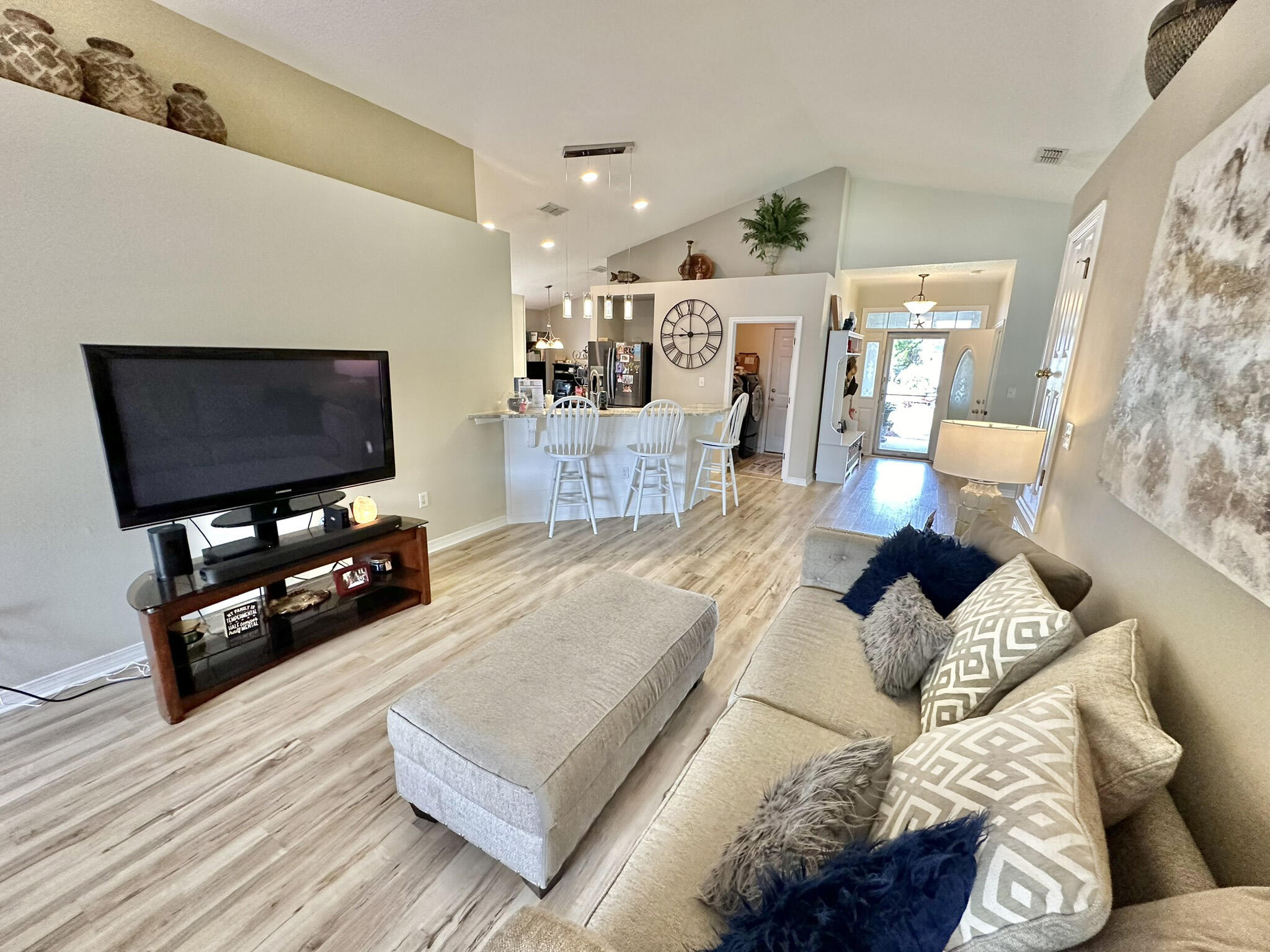 PARADISE RETREAT - Residential