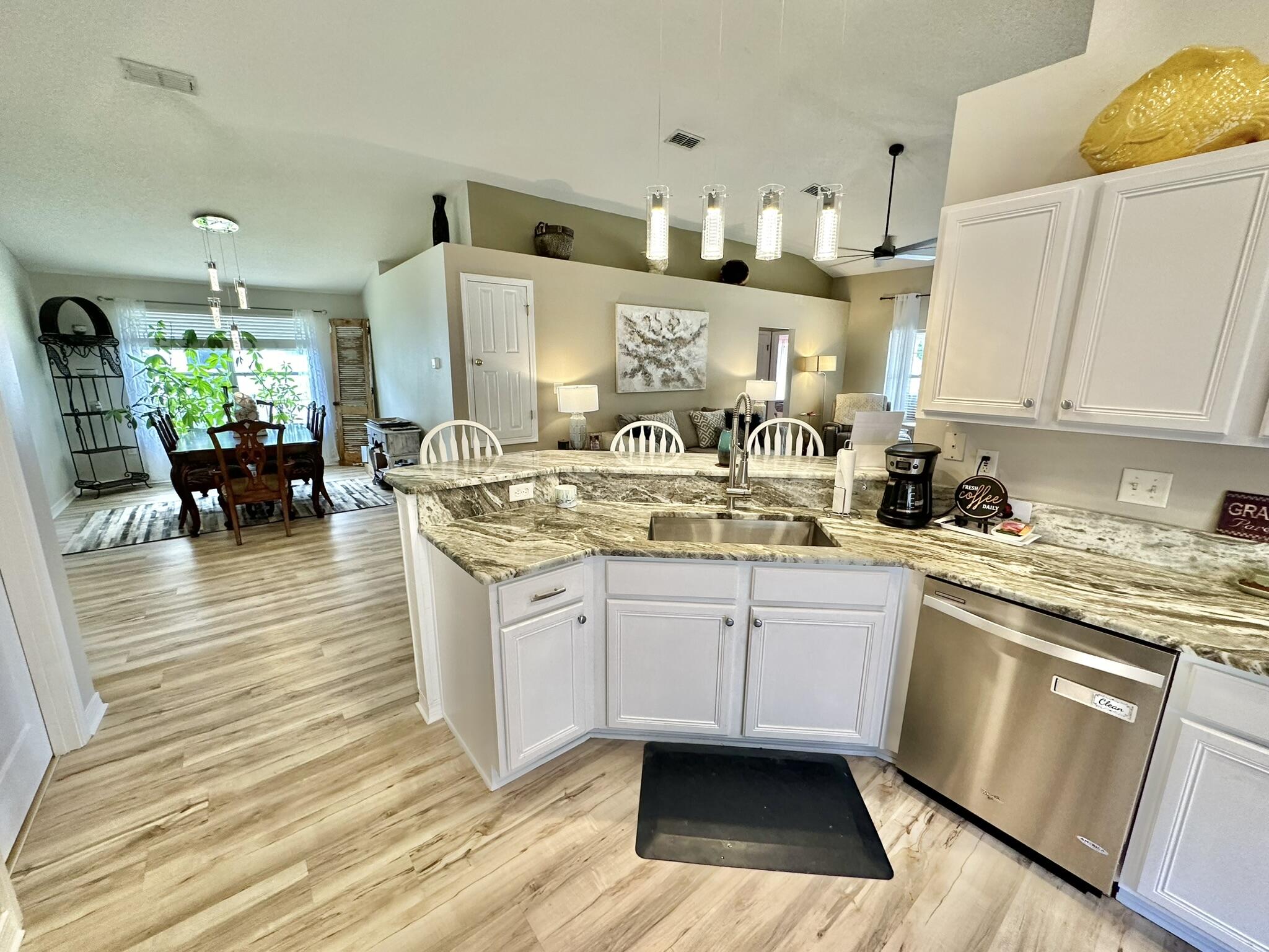 PARADISE RETREAT - Residential