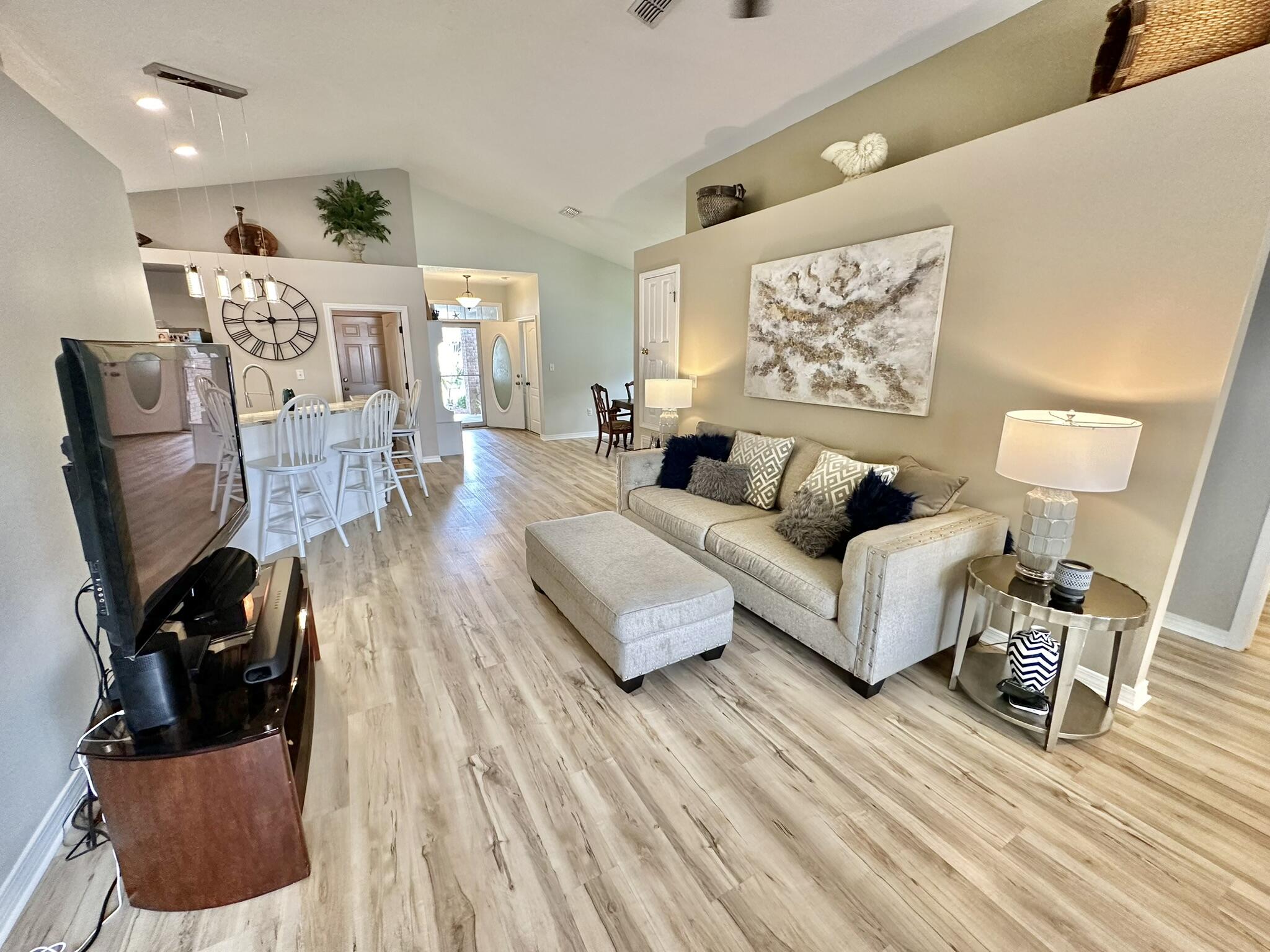 PARADISE RETREAT - Residential