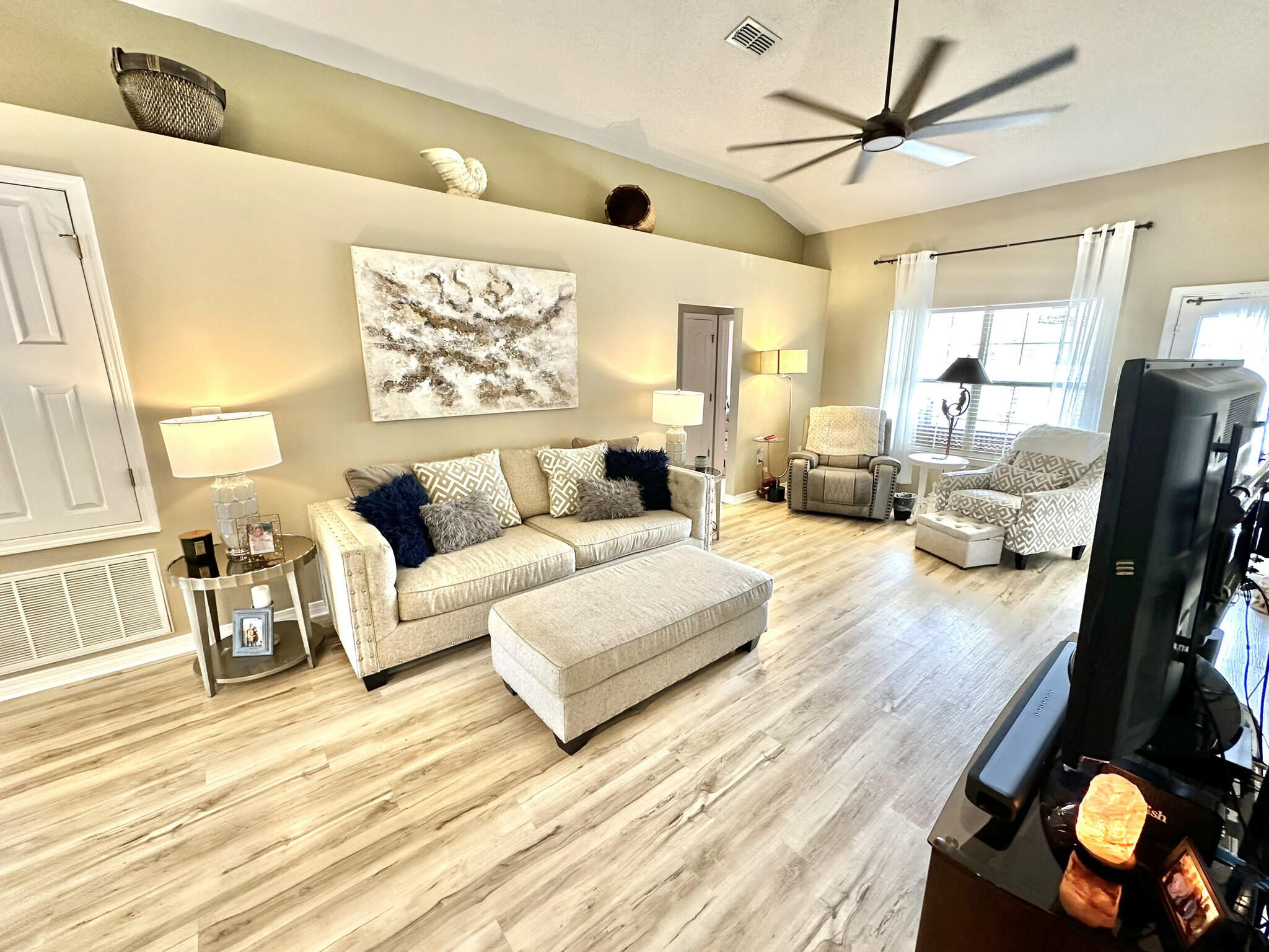 PARADISE RETREAT - Residential