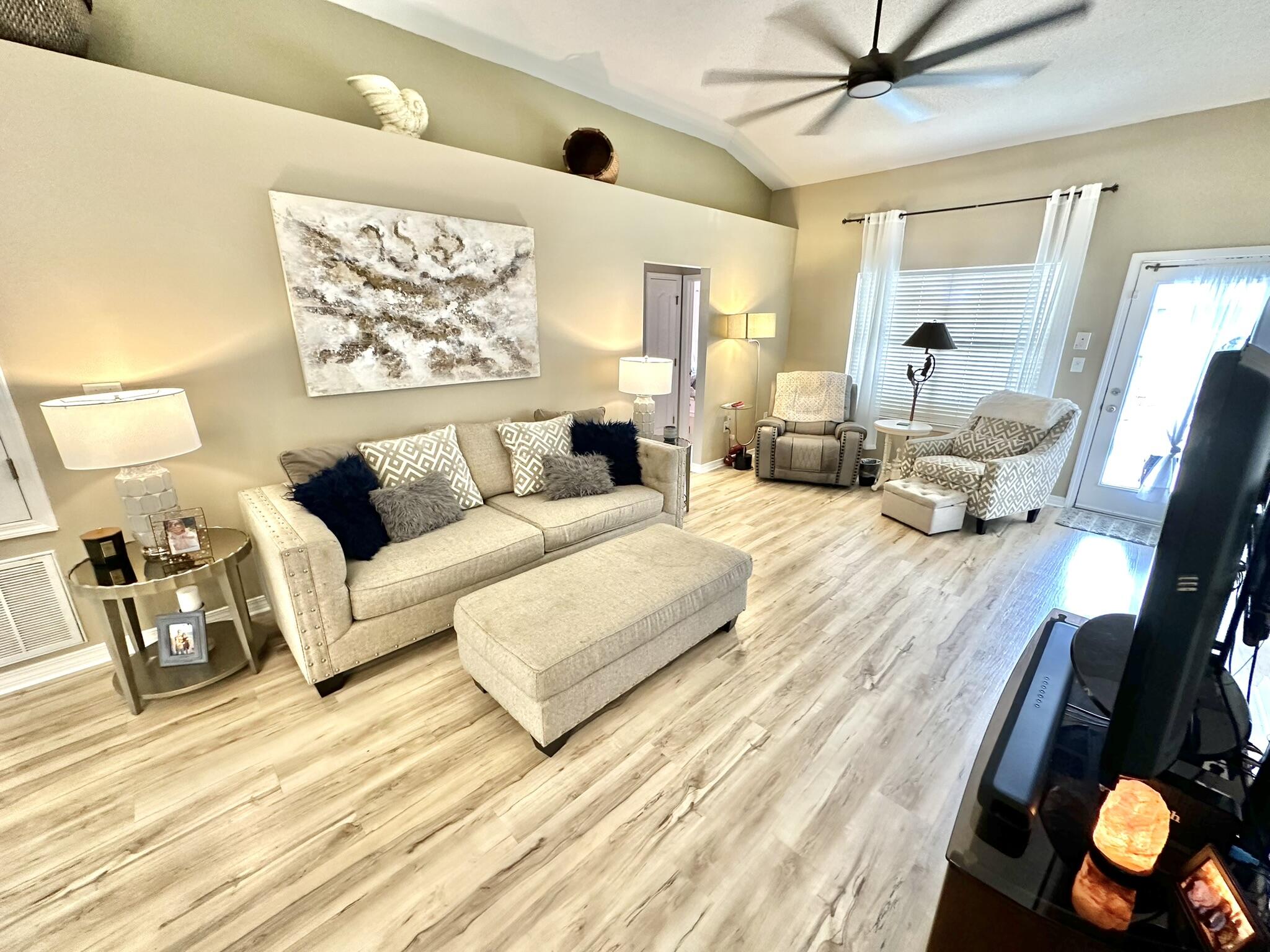 PARADISE RETREAT - Residential