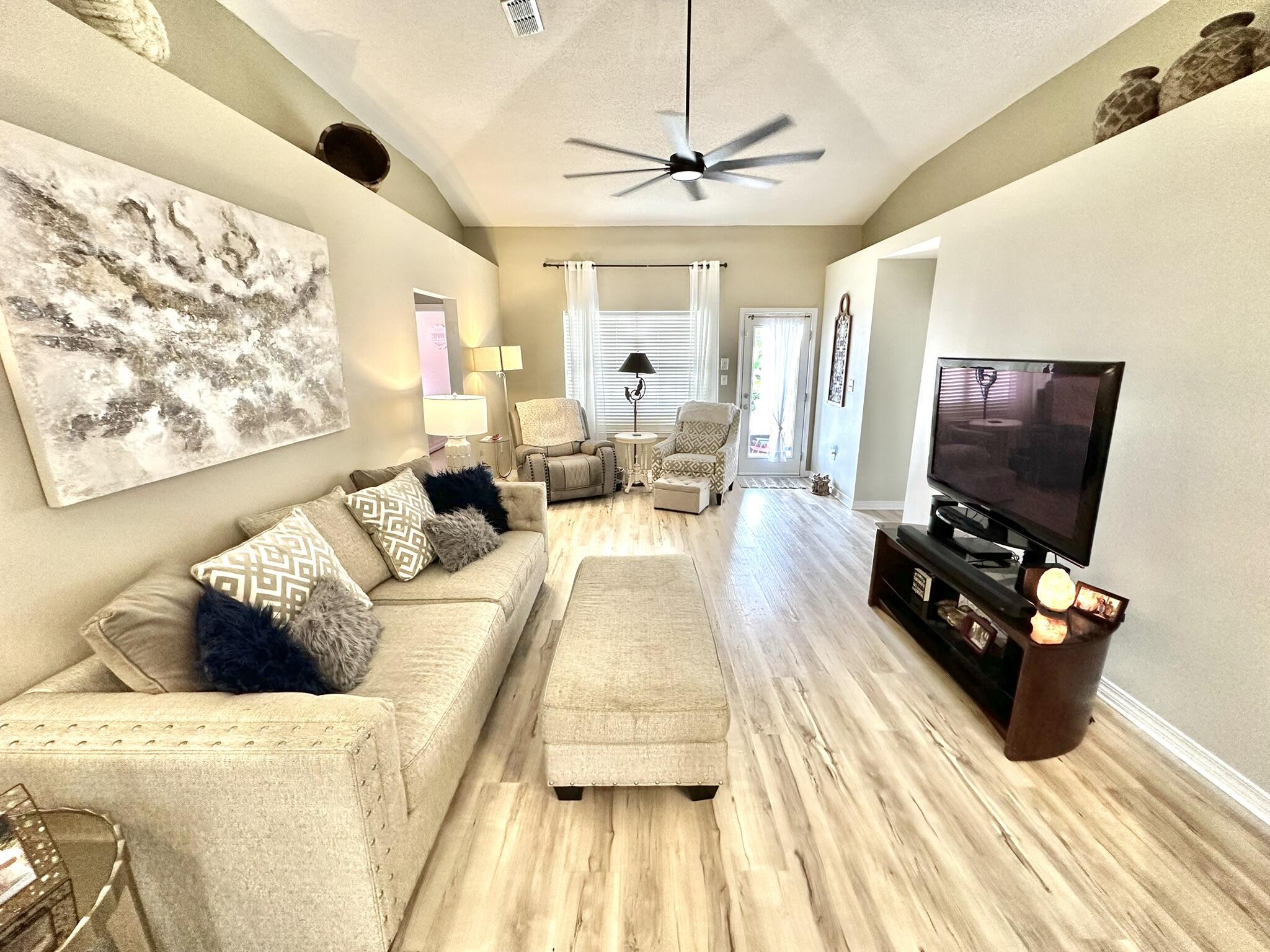 PARADISE RETREAT - Residential