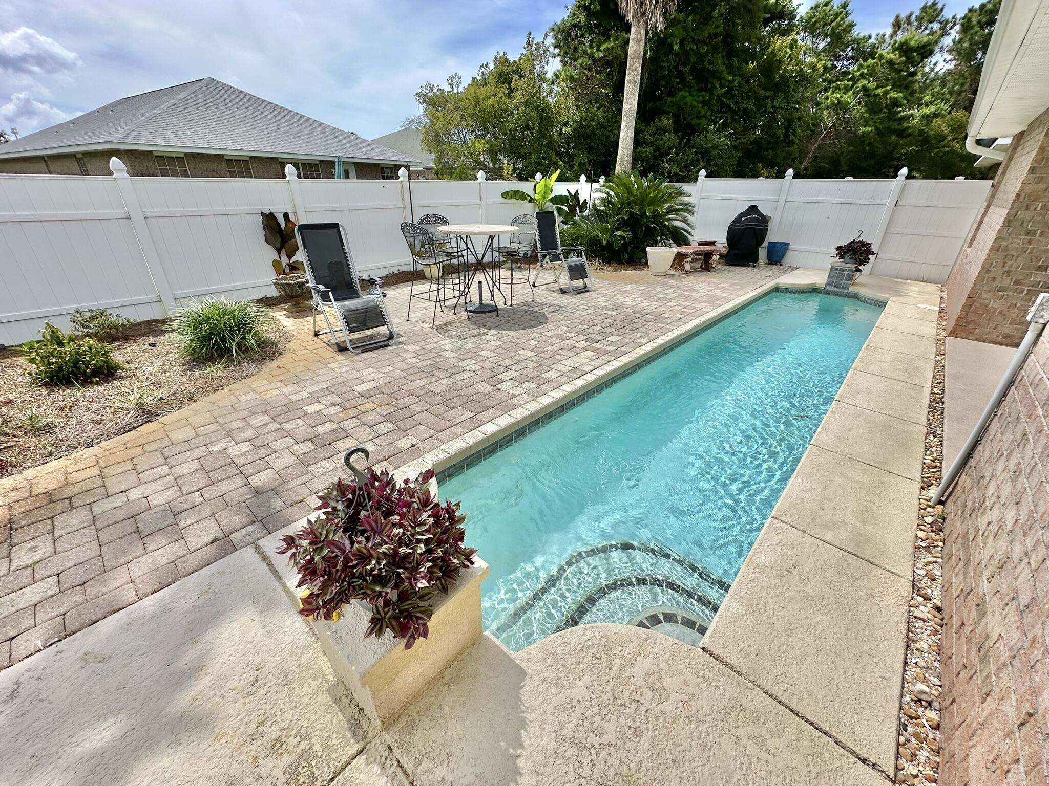 PARADISE RETREAT - Residential