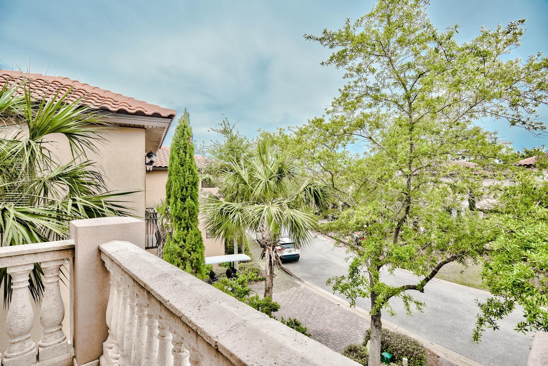 VILLA LAGO - Residential