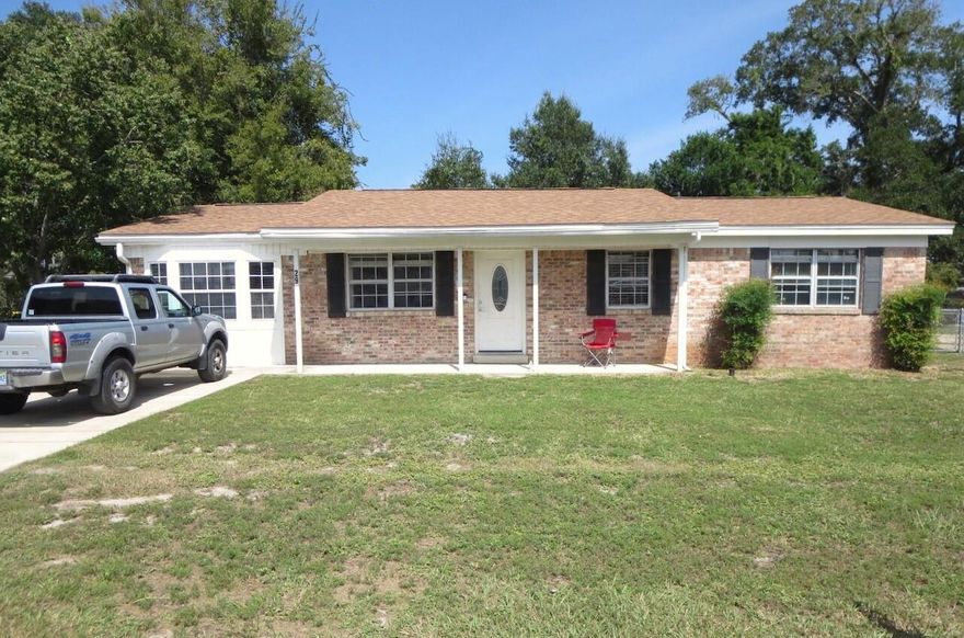 Lovely Home in a great neighborhood close to Hurlburt AFB. 3 Bedrooms plus a large office/family room. Updated kitchen, great indoor laundry room, plenty of storage space.  Florida room plus large fenced backyard.  Tenants must be non-smokers with great credit.