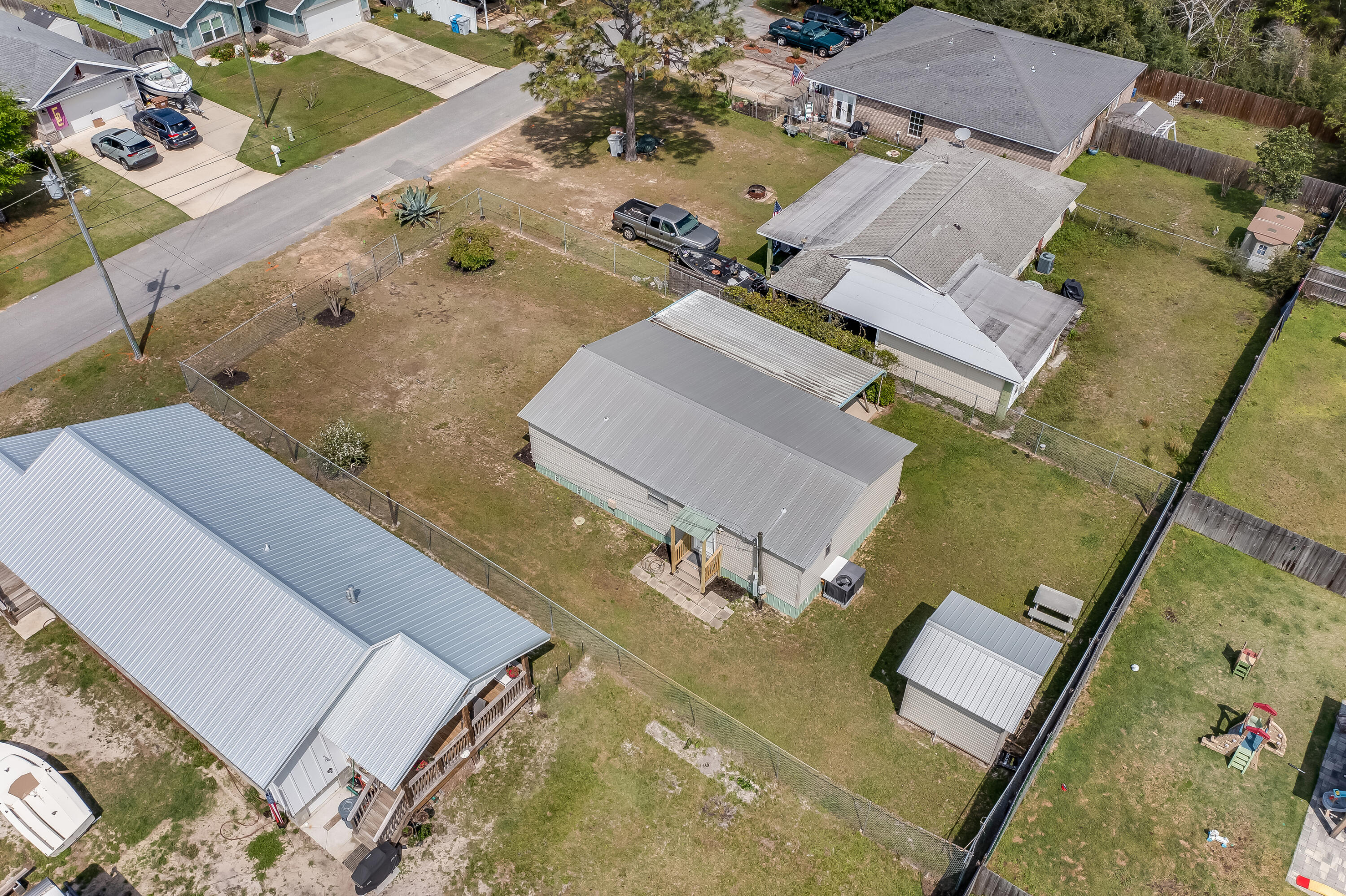 NAVARRE LOT 10 BLK 29 AS DES IN OR 4181 PG 1498 - Residential