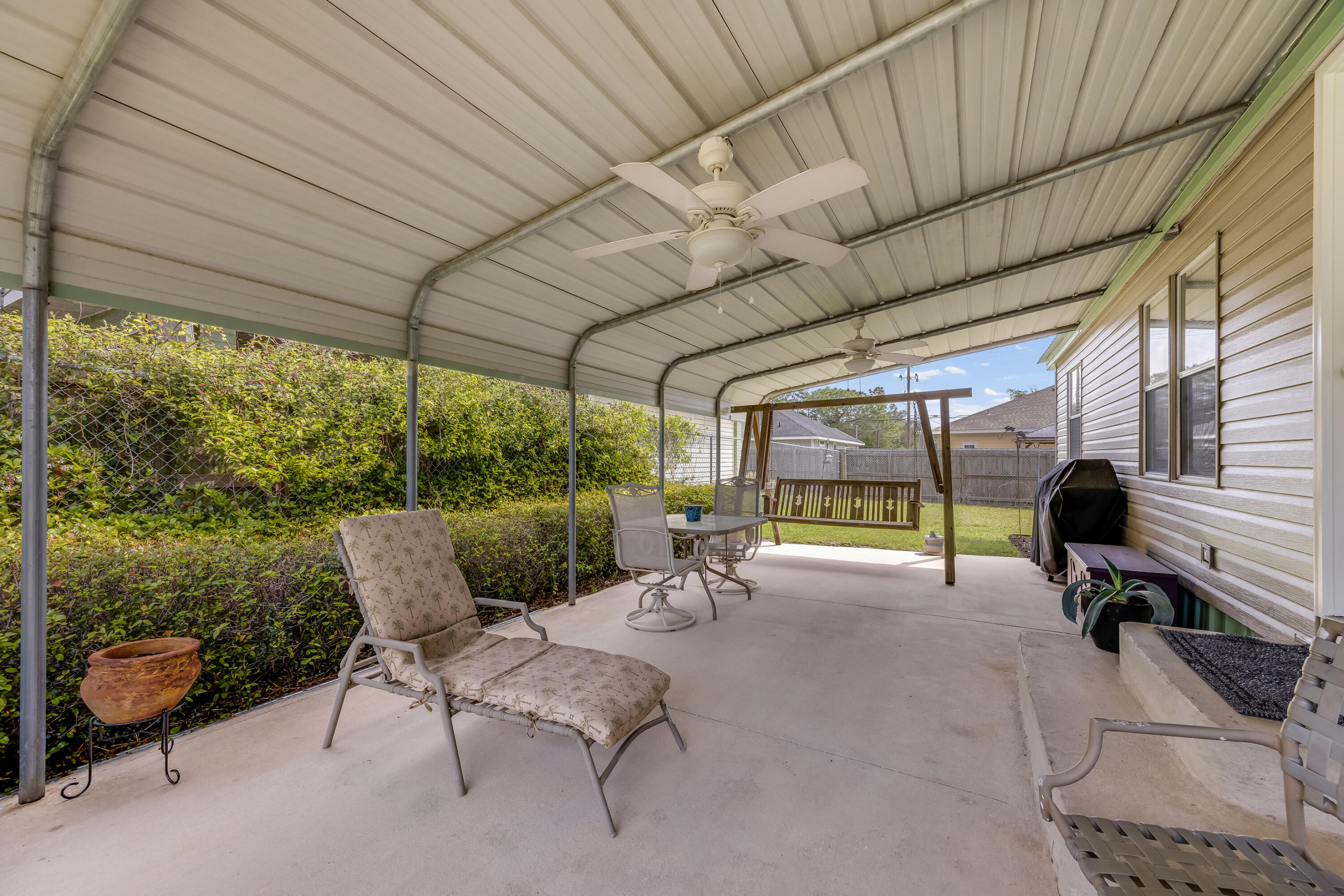 NAVARRE LOT 10 BLK 29 AS DES IN OR 4181 PG 1498 - Residential