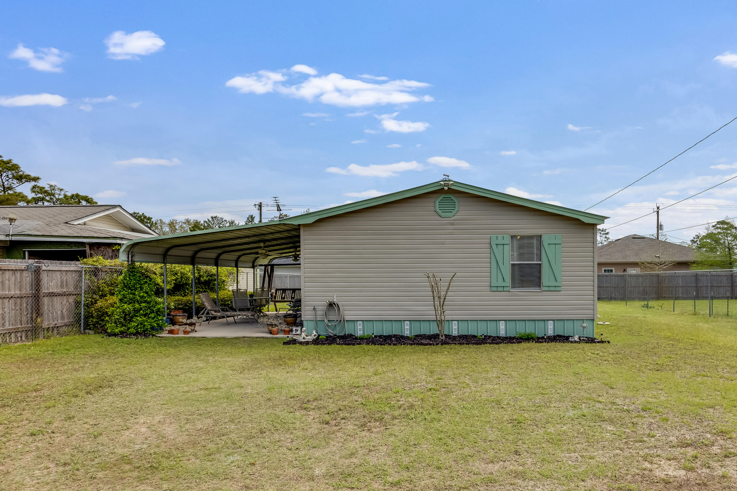 NAVARRE LOT 10 BLK 29 AS DES IN OR 4181 PG 1498 - Residential