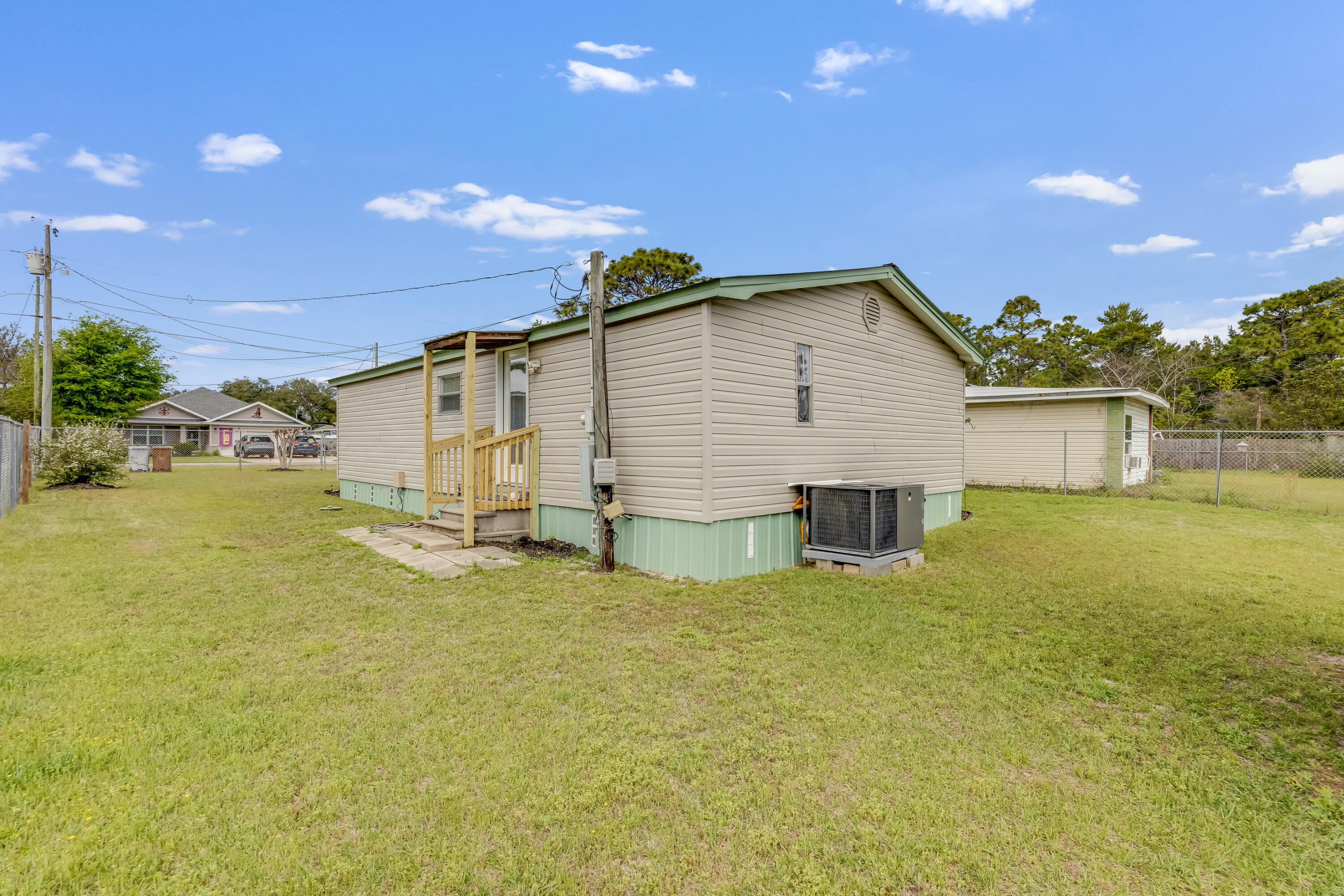 NAVARRE LOT 10 BLK 29 AS DES IN OR 4181 PG 1498 - Residential