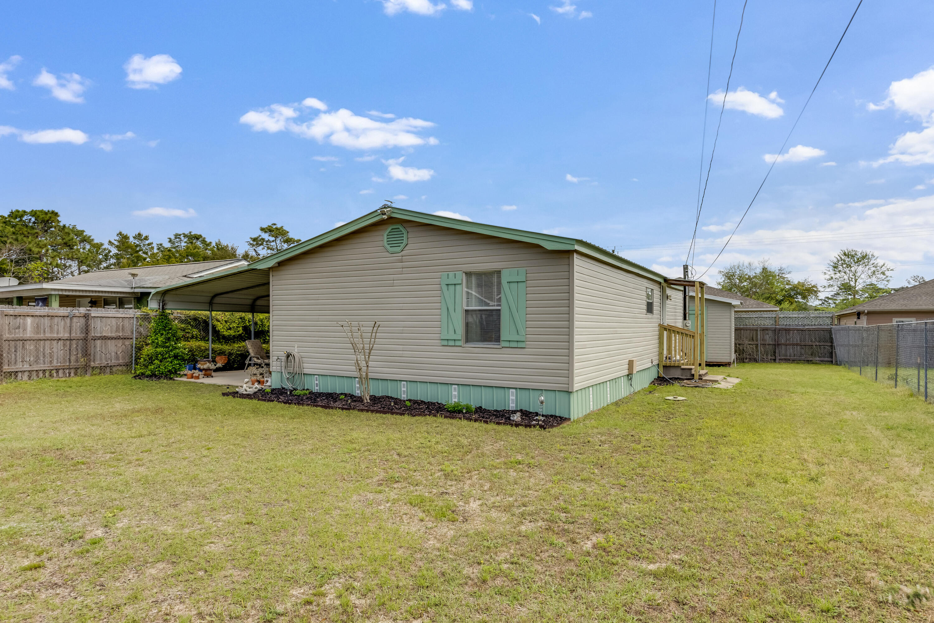 NAVARRE LOT 10 BLK 29 AS DES IN OR 4181 PG 1498 - Residential