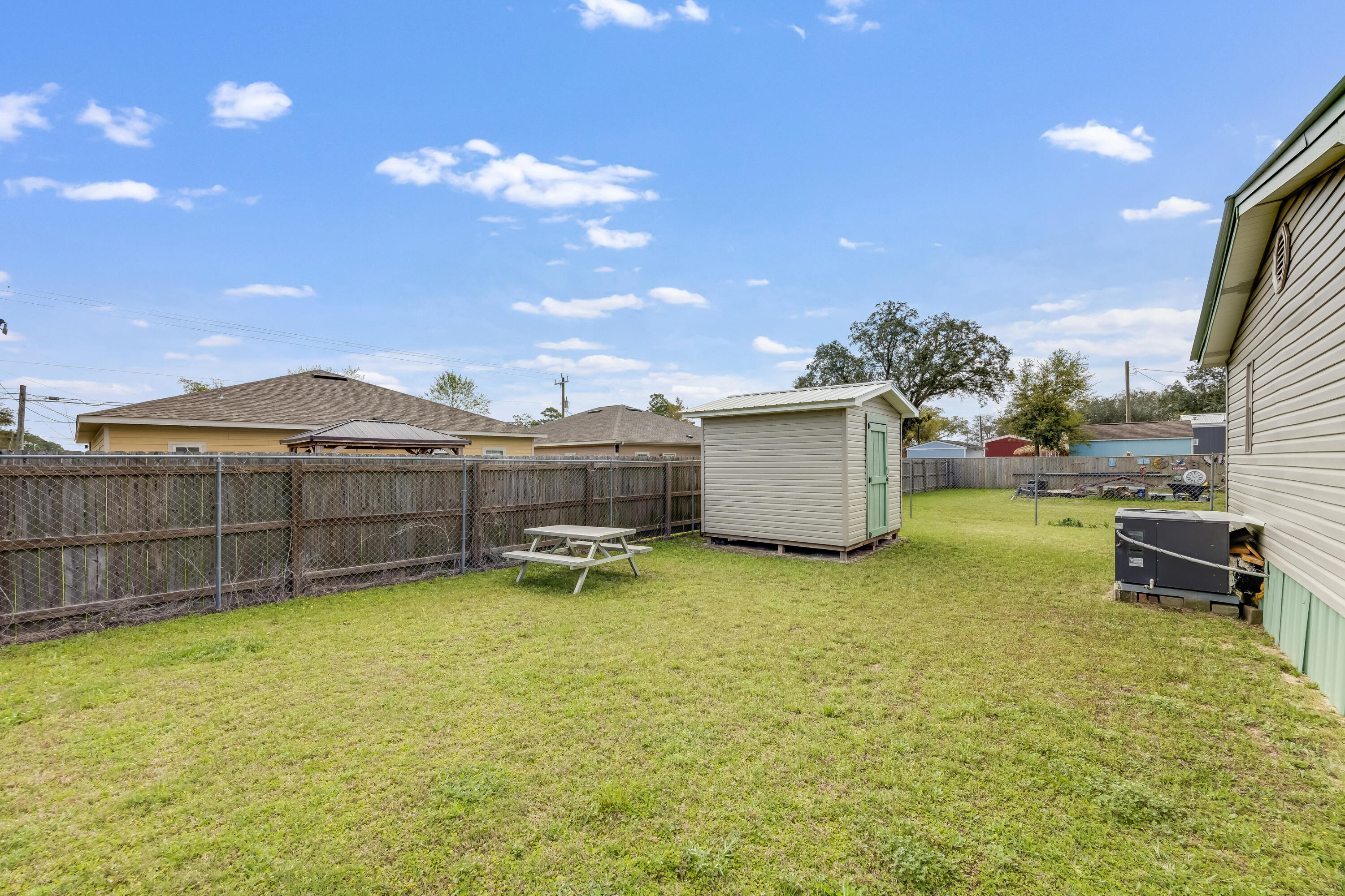 NAVARRE LOT 10 BLK 29 AS DES IN OR 4181 PG 1498 - Residential