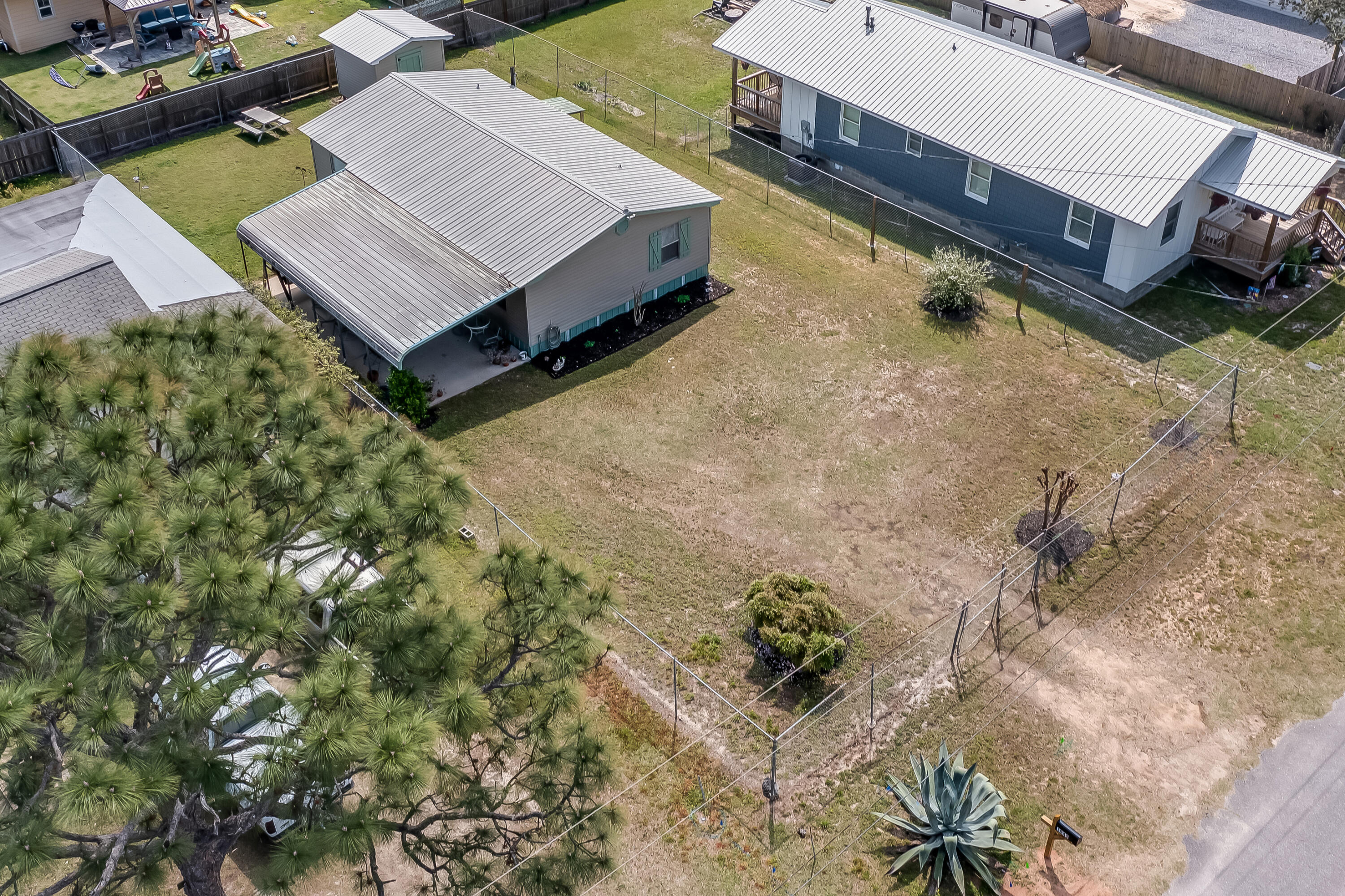 NAVARRE LOT 10 BLK 29 AS DES IN OR 4181 PG 1498 - Residential